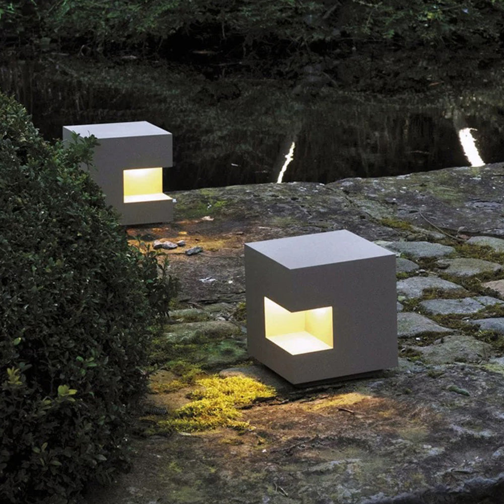 Tekamor Simple Cube Solar/Rechargeable Metal Floor Lamp, Black
