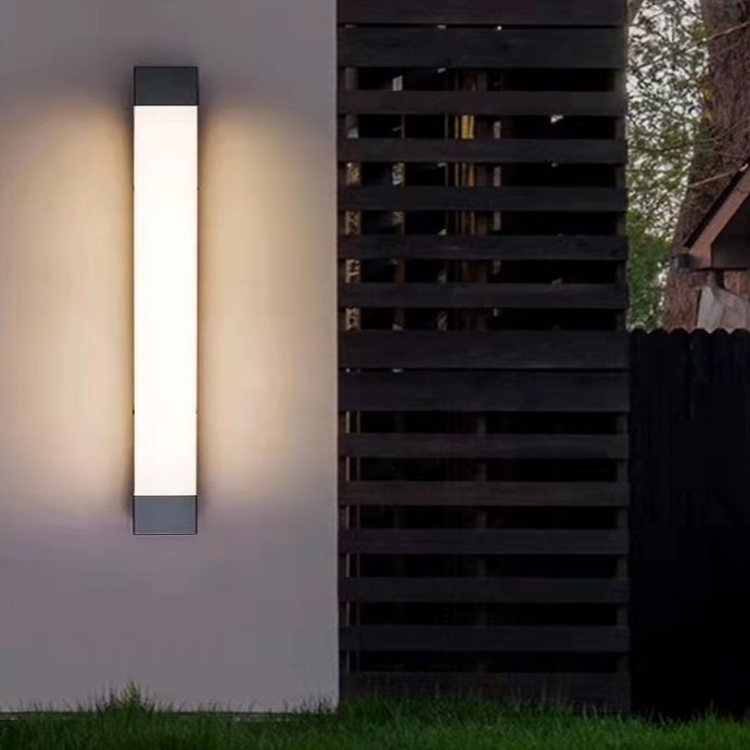 Vutilak Minimalist Linear Metal Outdoor Wall Lamp, Black