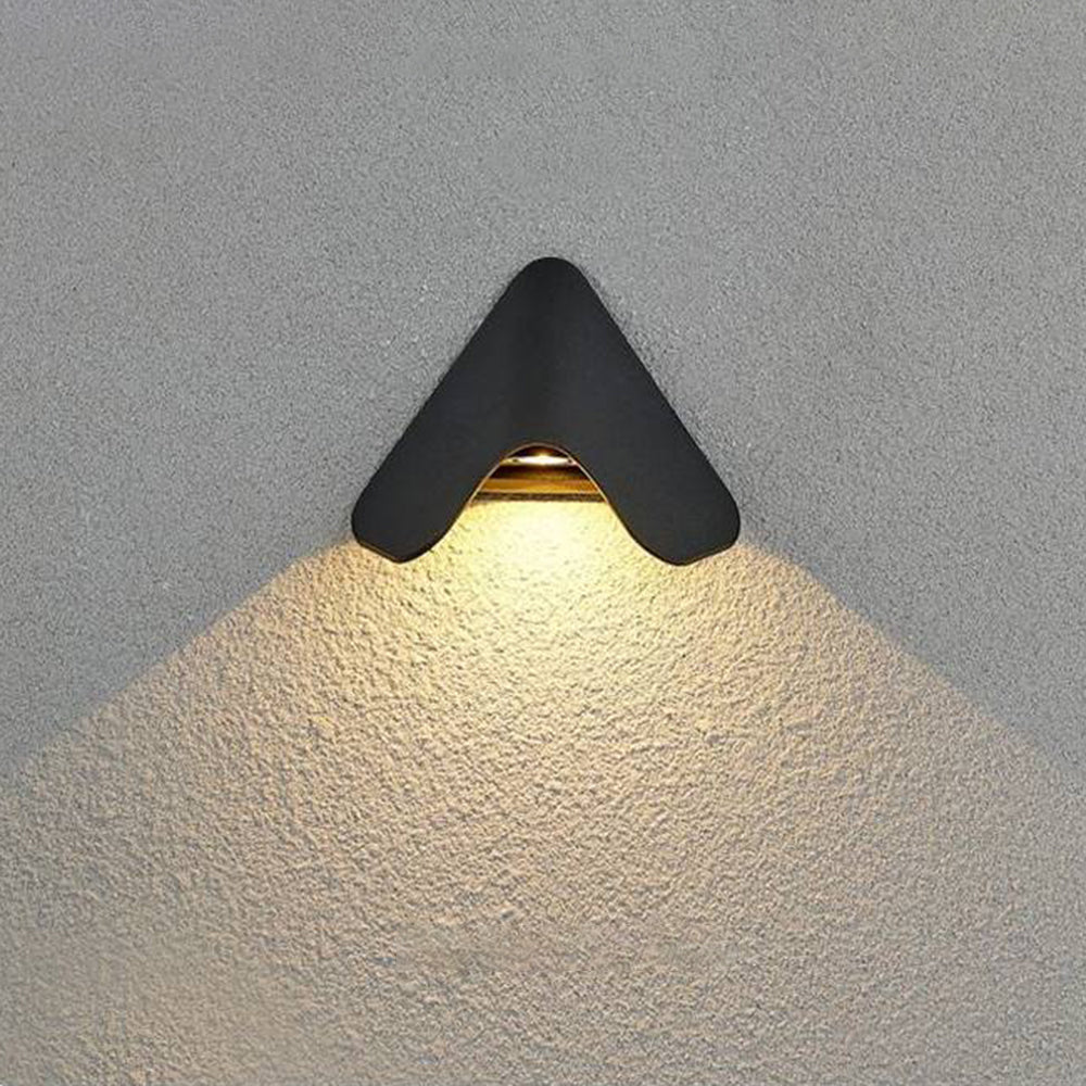 Lobenin Minimalist Triangle Metal Outdoor Wall Lamp, Balck/White