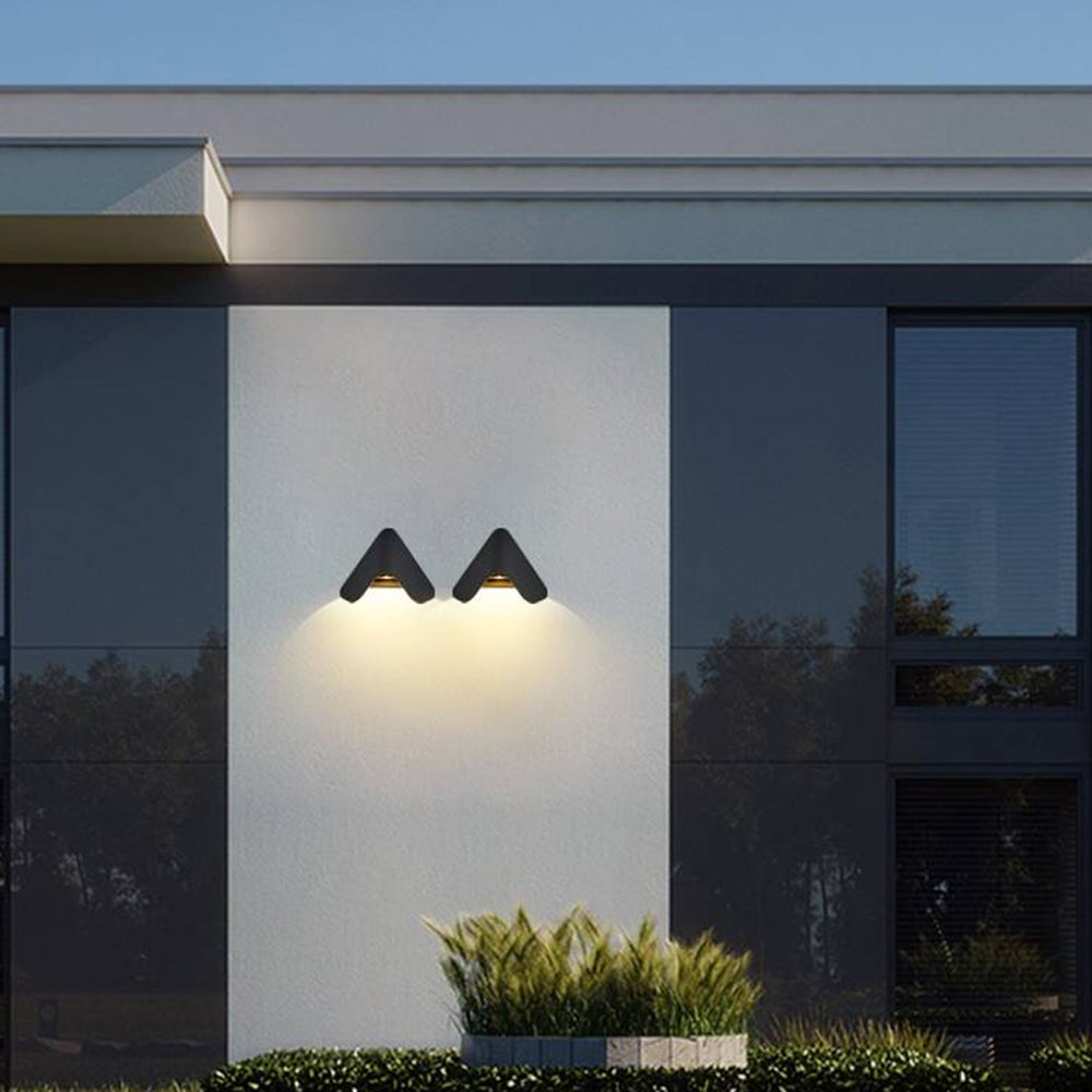 Lobenin Minimalist Triangle Metal Outdoor Wall Lamp, Balck/White