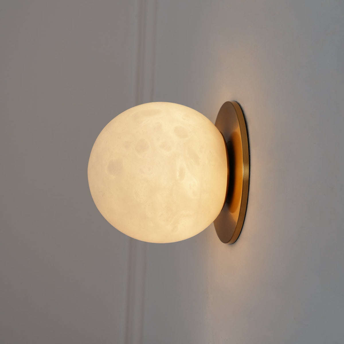 Navo Alabaster Mini Orb Wall Lamp