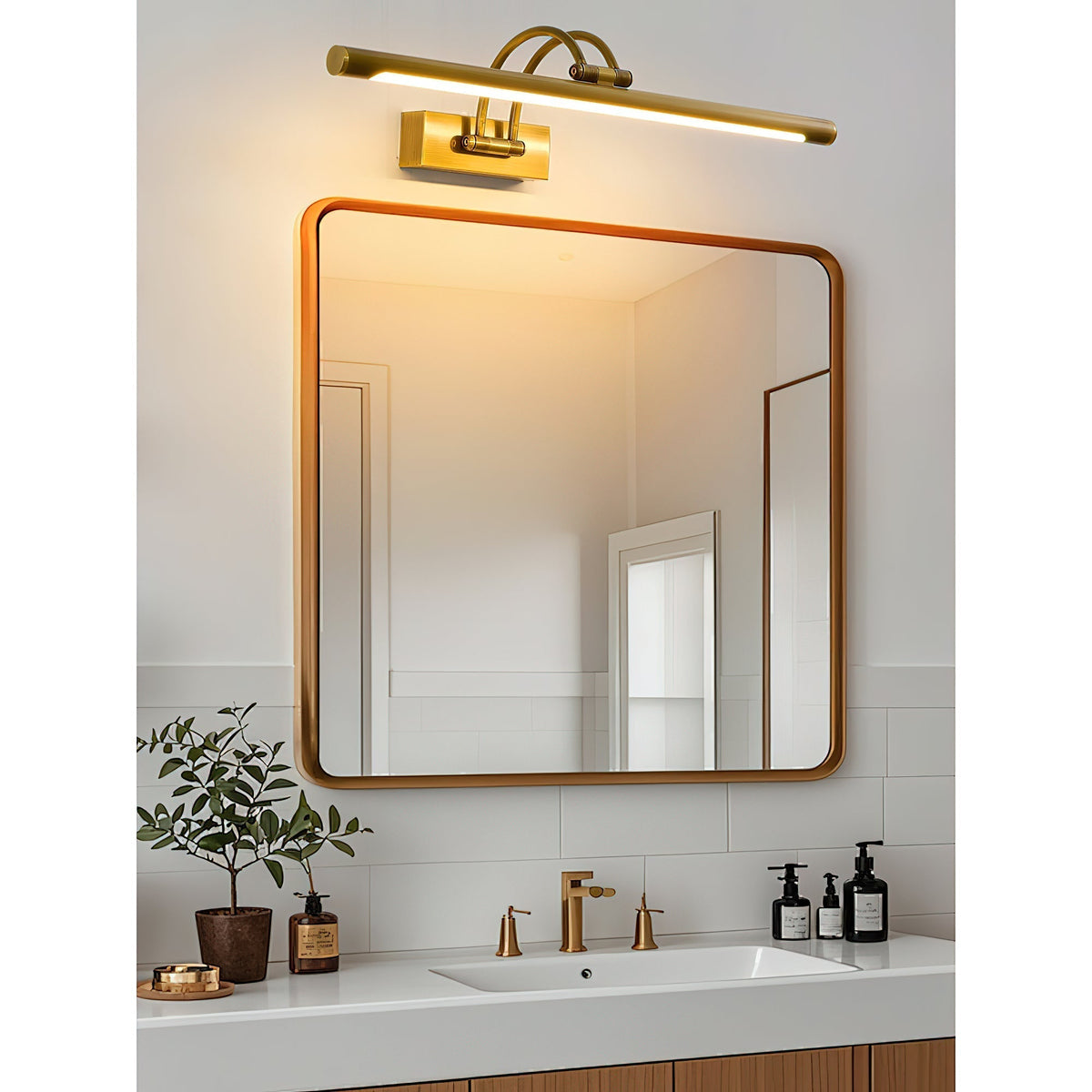Rovienne Wall Lamp