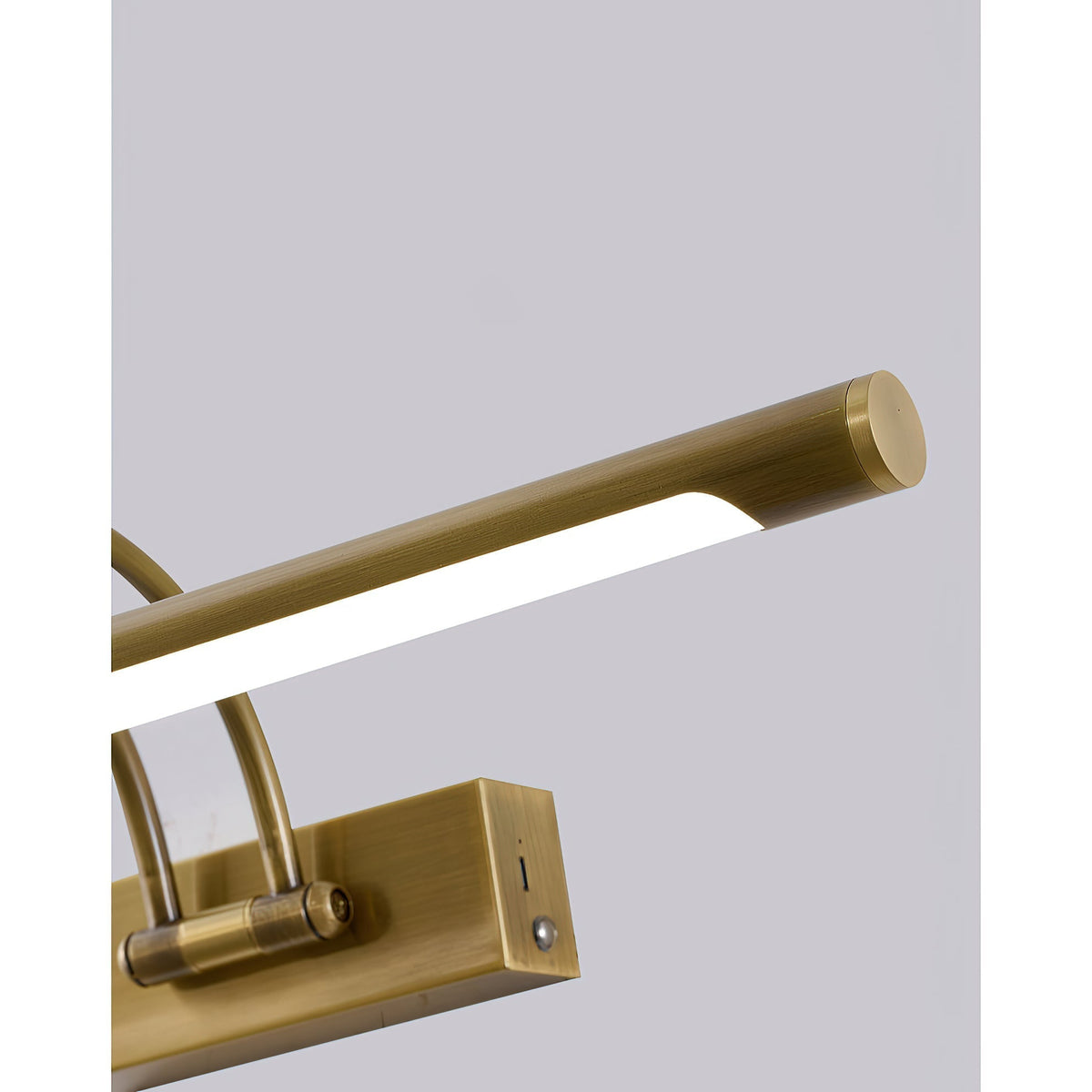 Rovienne Wall Lamp