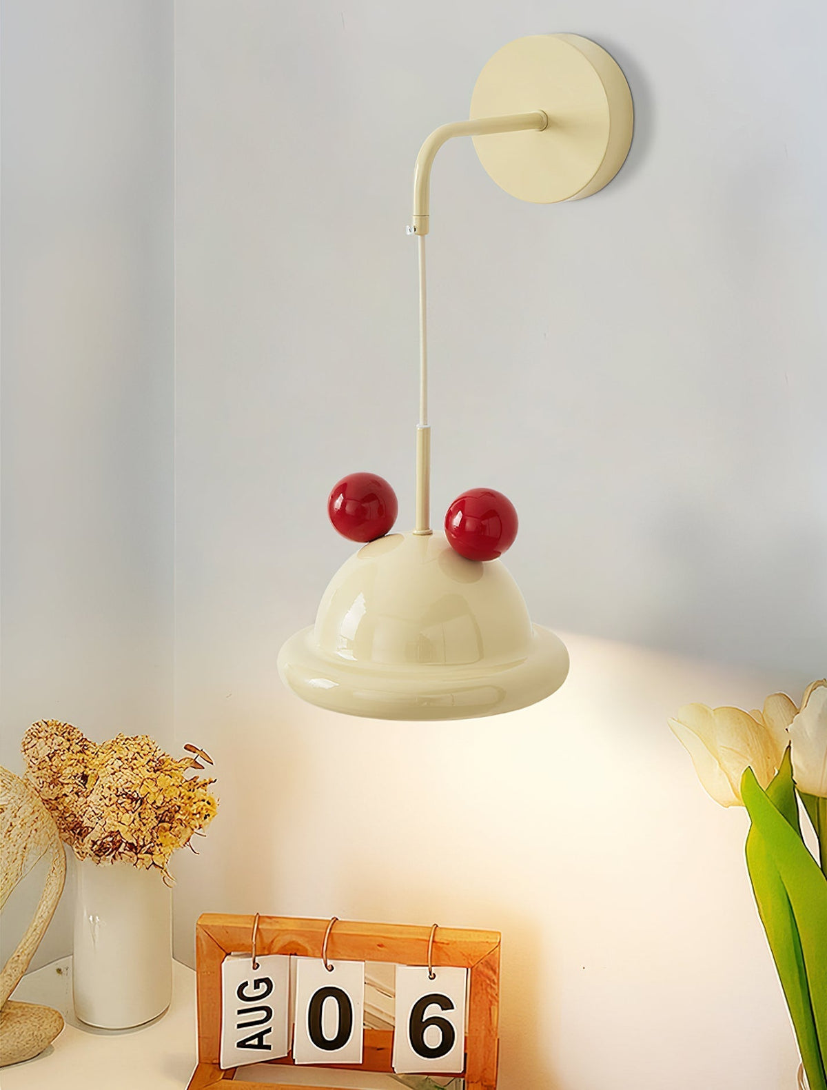 Pomeiro Wall Lamp