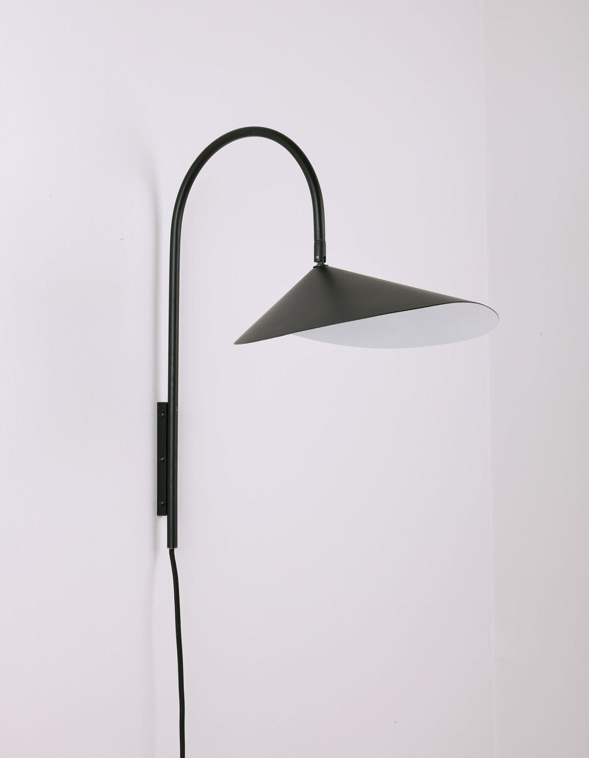 Alocasia Arc Plug-in Wall Lamp