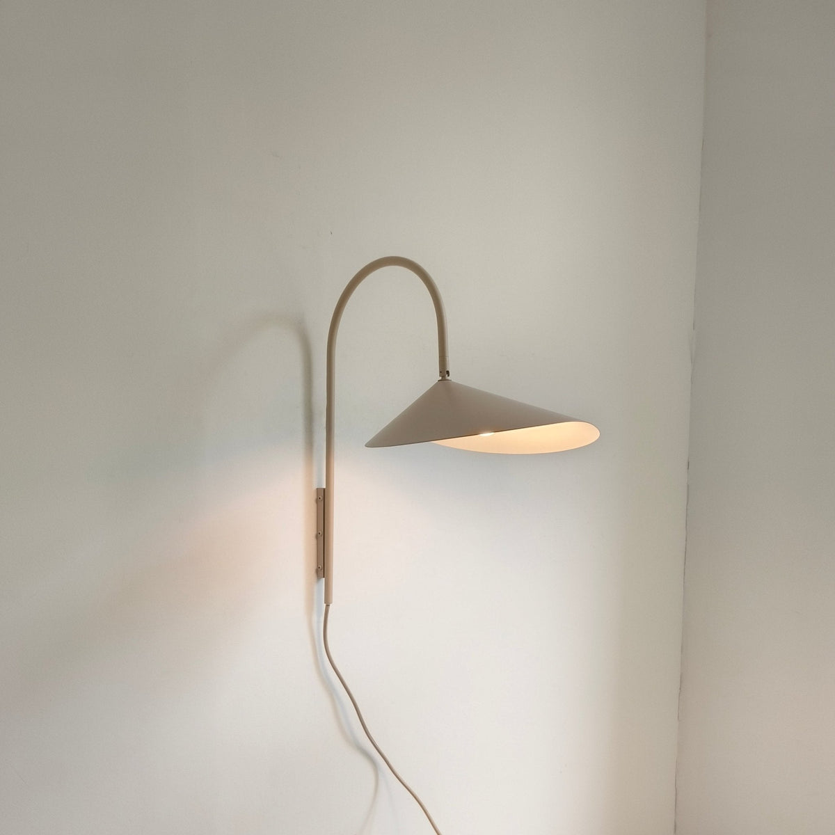 Alocasia Arc Plug-in Wall Lamp