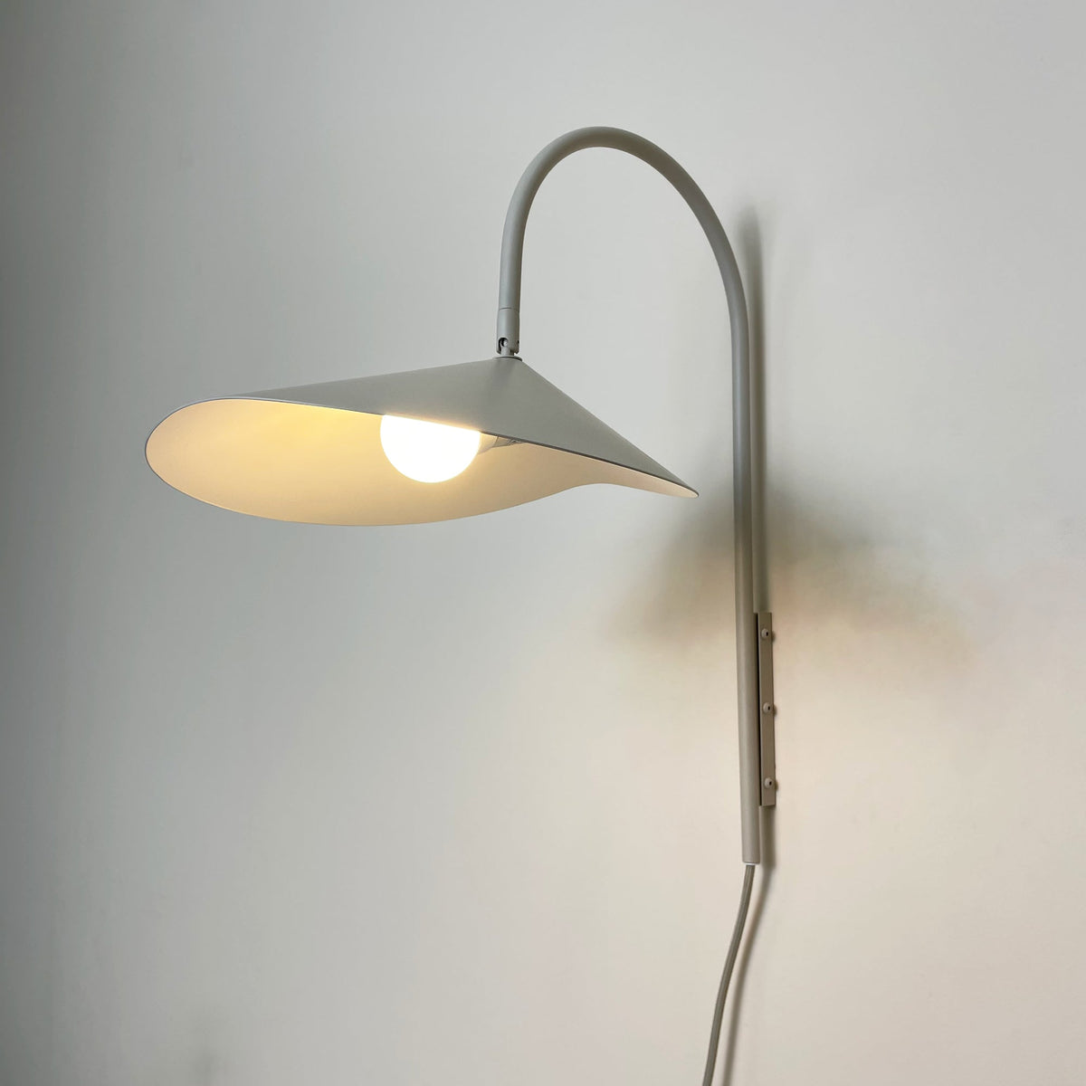 Alocasia Arc Plug-in Wall Lamp