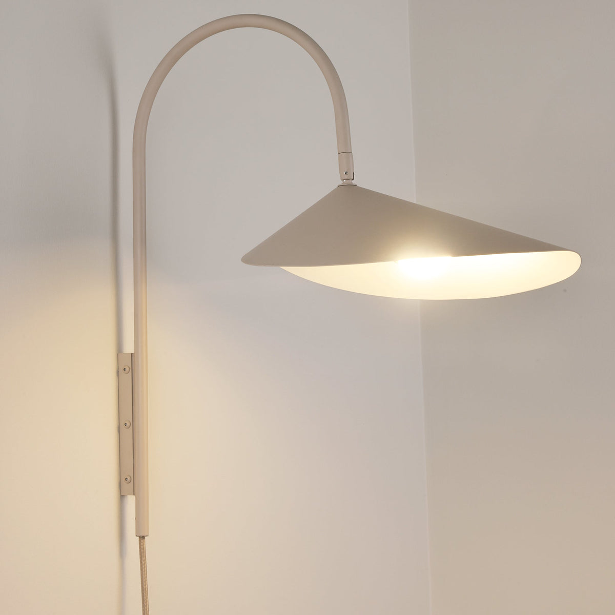 Alocasia Arc Plug-in Wall Lamp