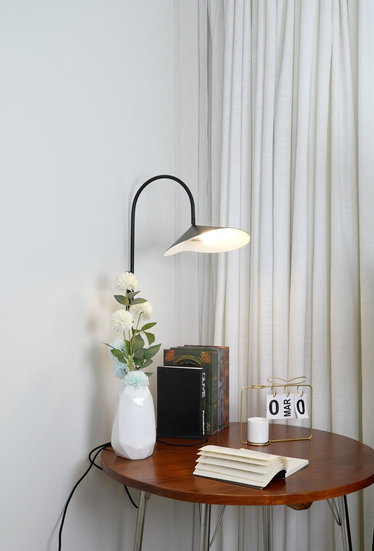 Alocasia Arc Plug-in Wall Lamp