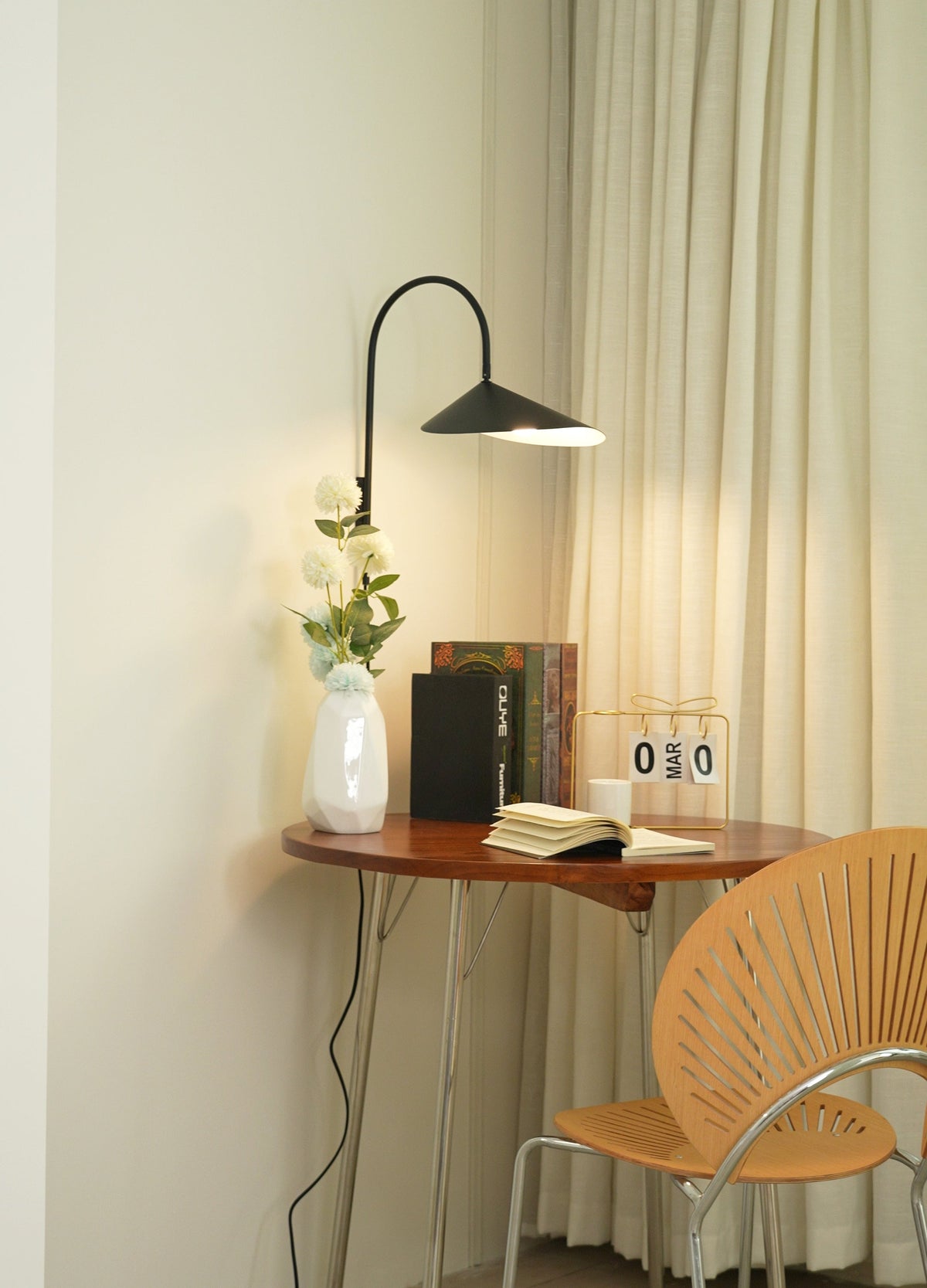 Alocasia Arc Plug-in Wall Lamp