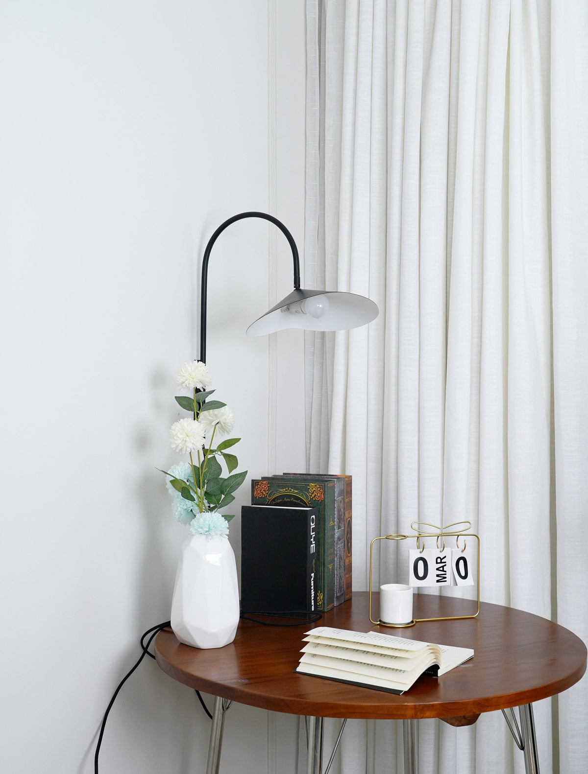 Alocasia Arc Plug-in Wall Lamp