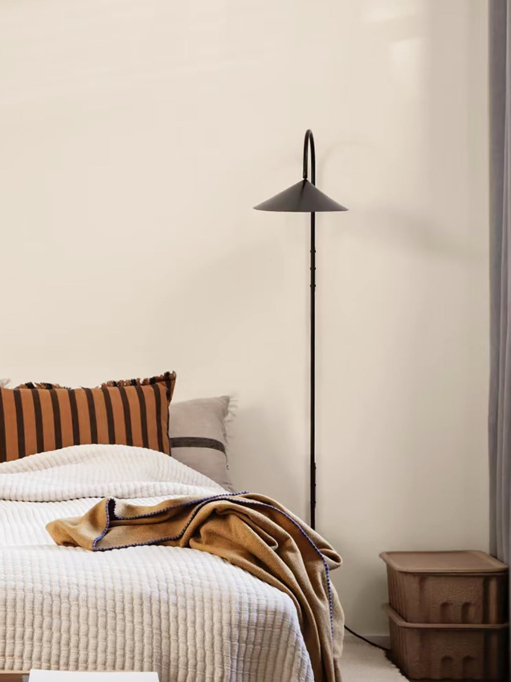 Alocasia Arc Plug-in Wall Lamp