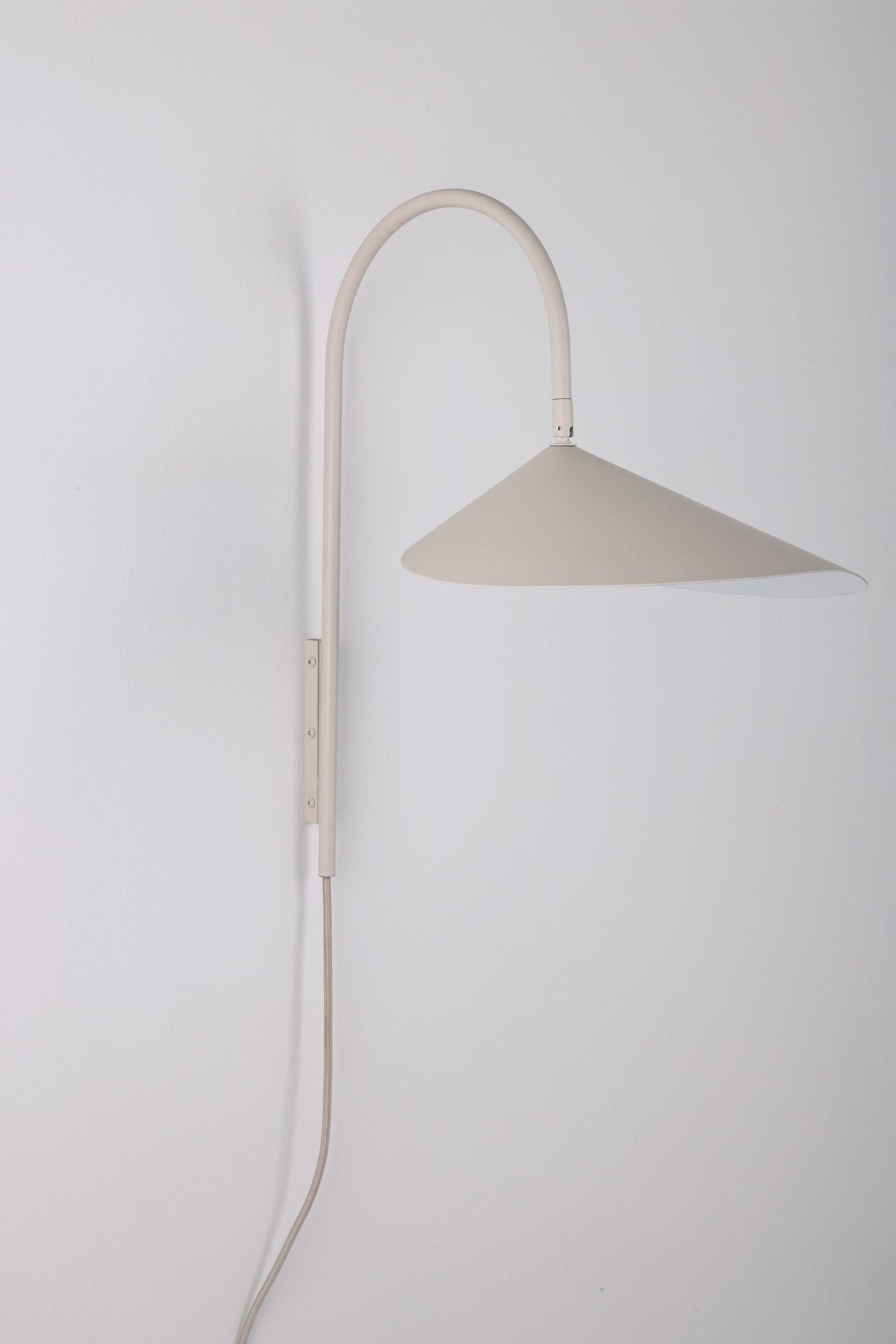 Alocasia Arc Plug-in Wall Lamp