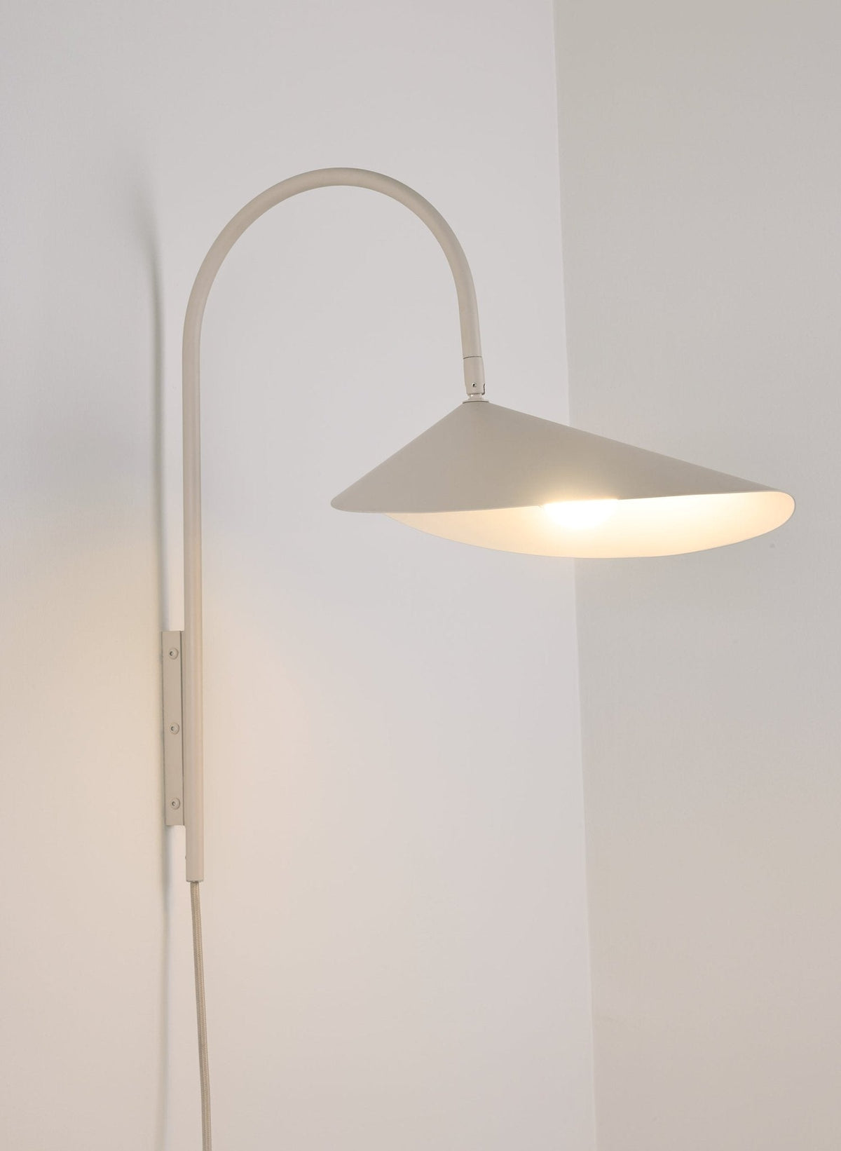 Alocasia Arc Plug-in Wall Lamp