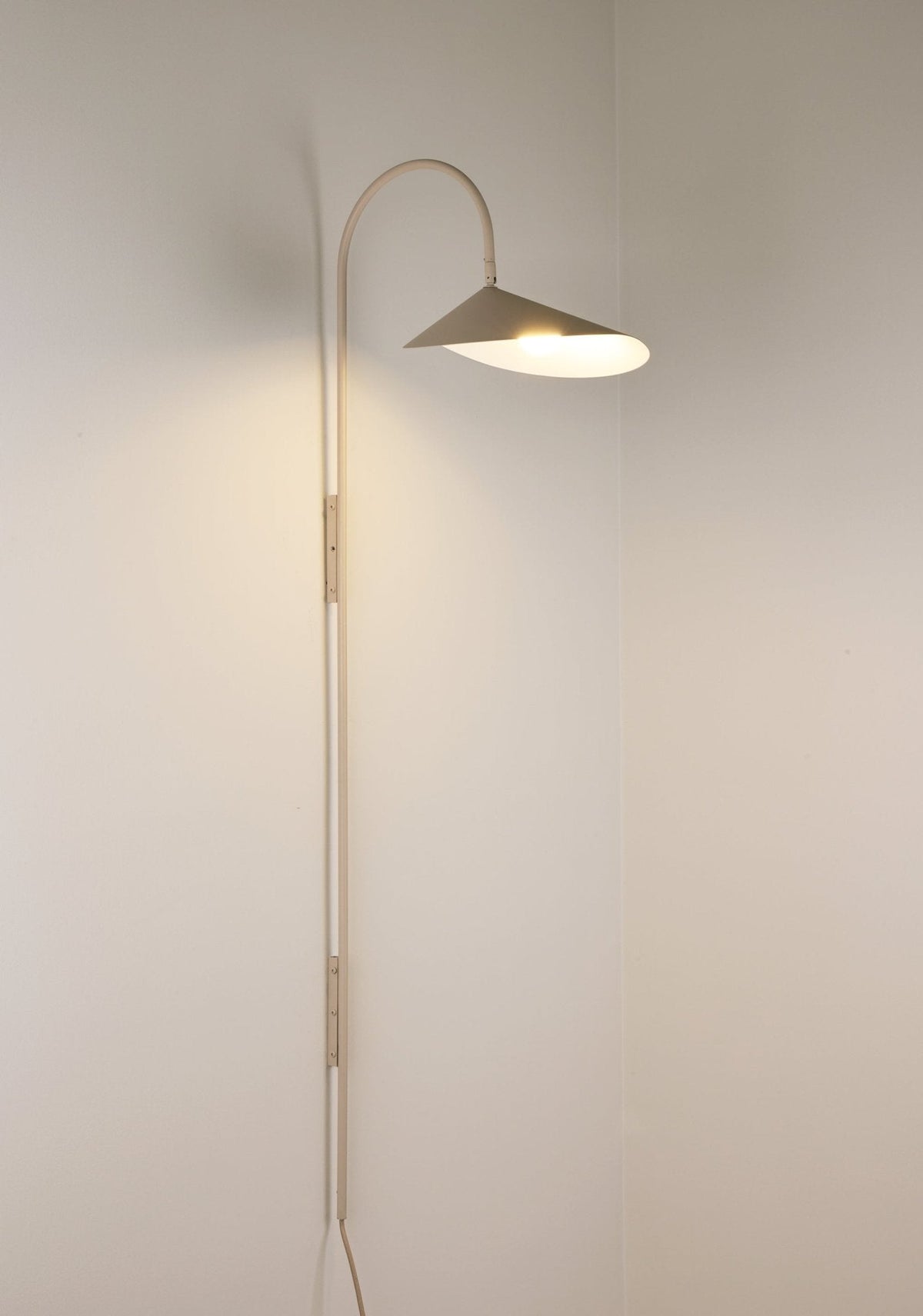 Alocasia Arc Plug-in Wall Lamp