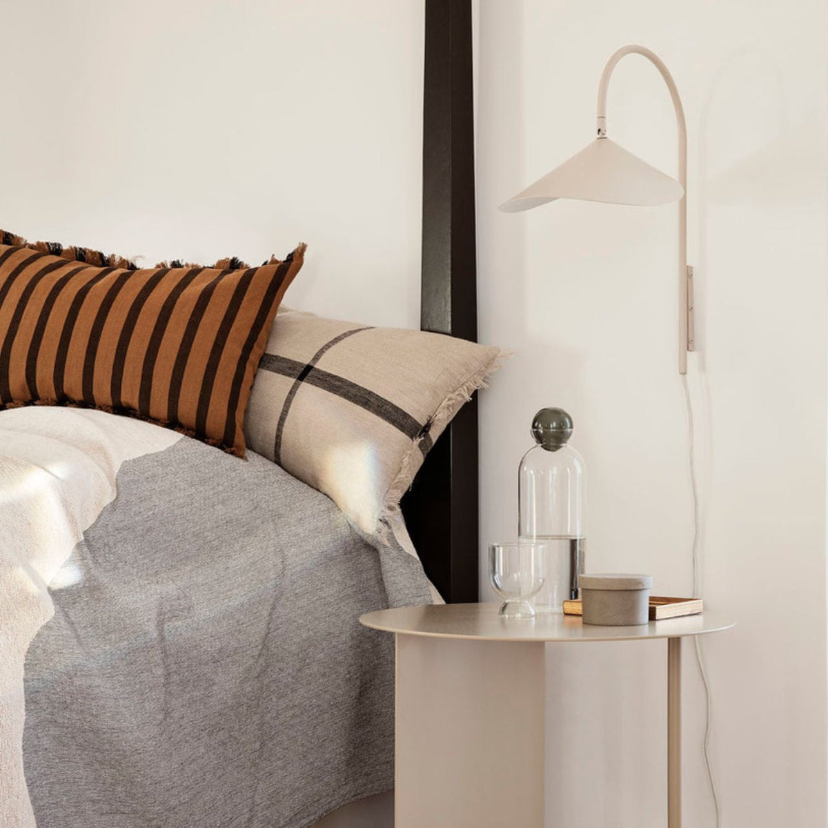 Alocasia Arc Plug-in Wall Lamp