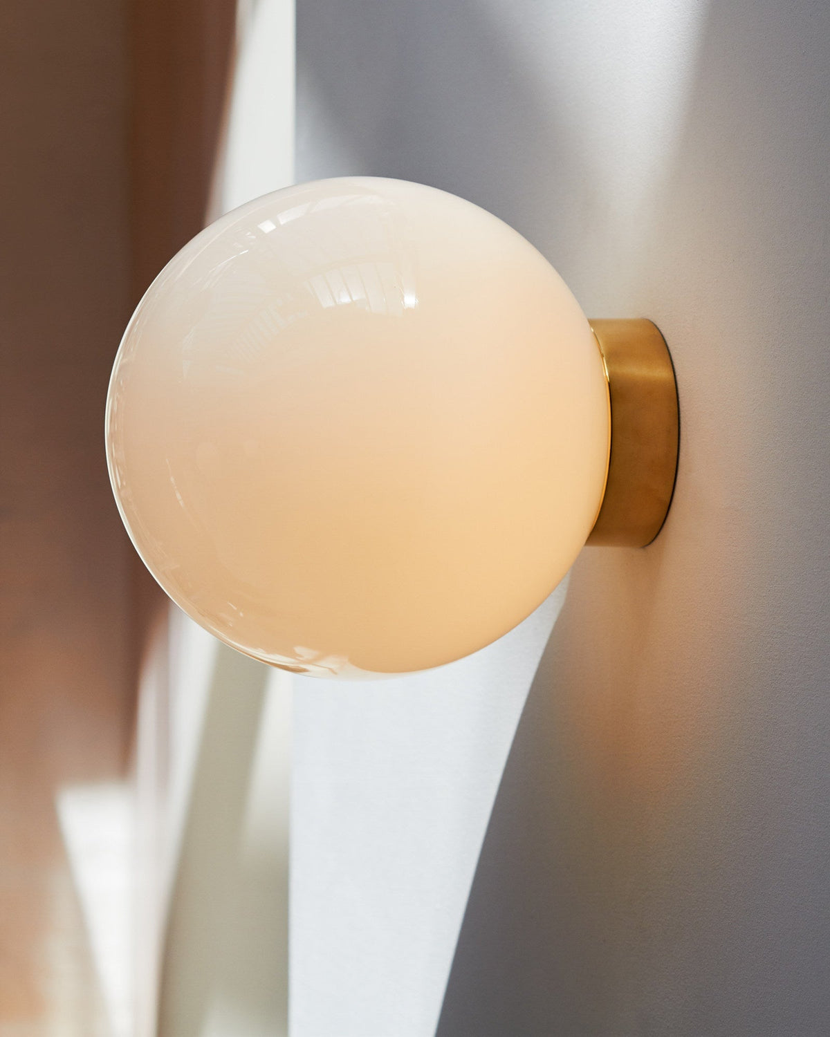 Mirov Globe Glass Wall Light