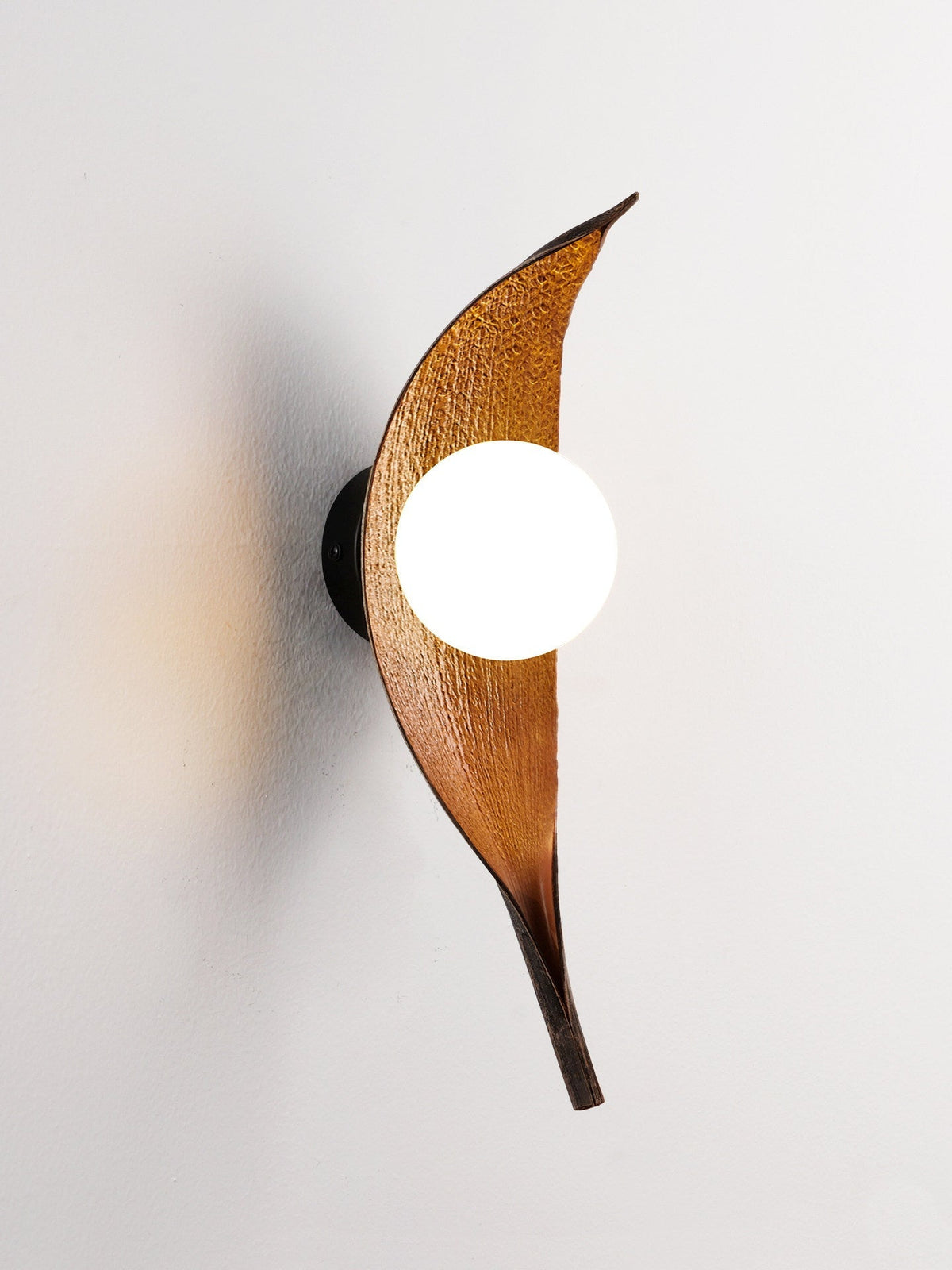 Virelio Leaf Glass Wall Lamp