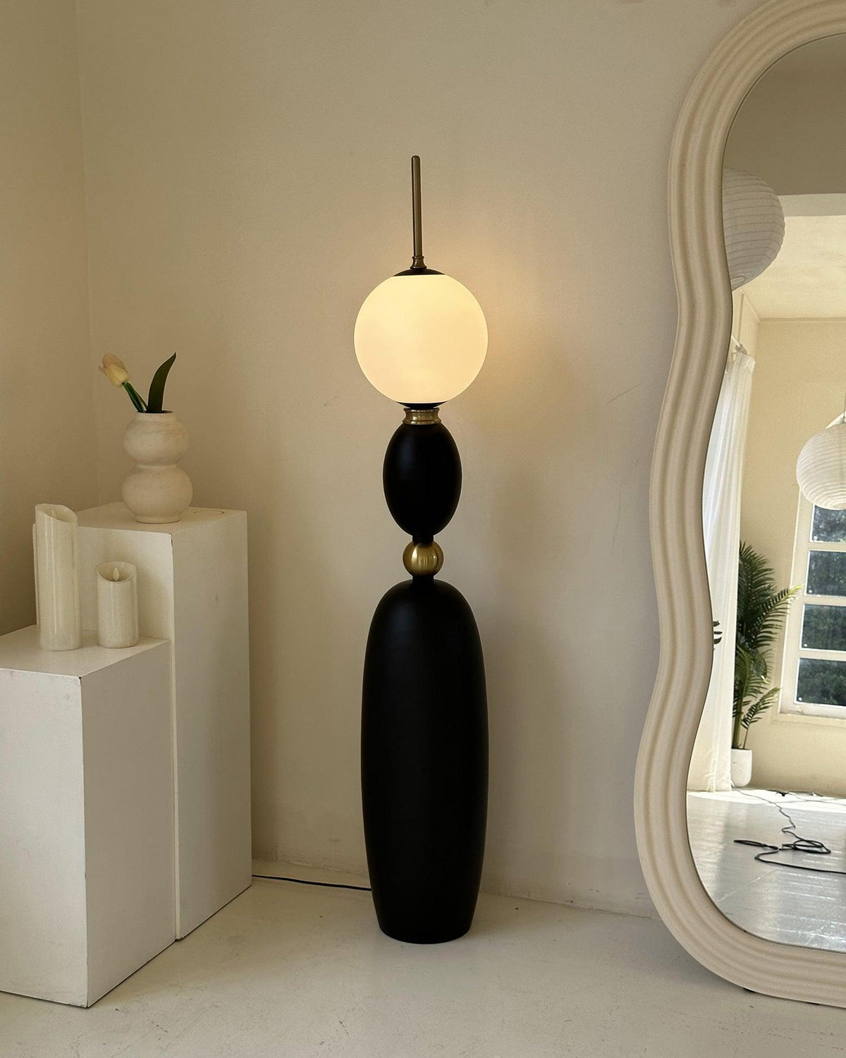 Viraalelia Floor Lamp