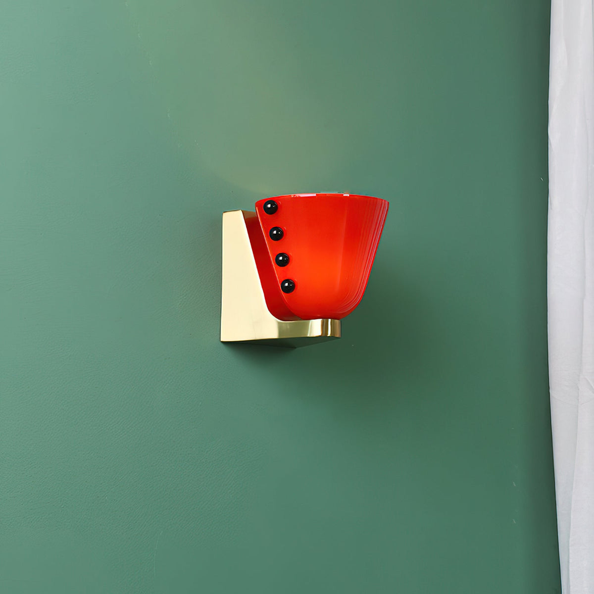 Emeranthe Wall Lamp