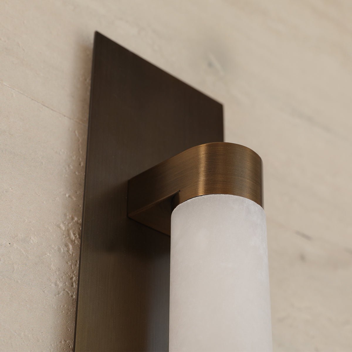 Iverin Columnar Alabaster Sconce