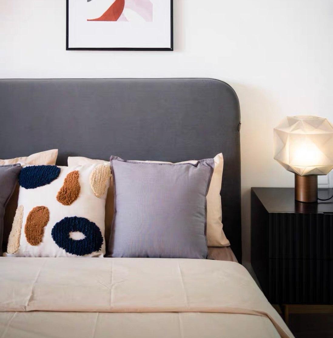 Veylin Table Lamp