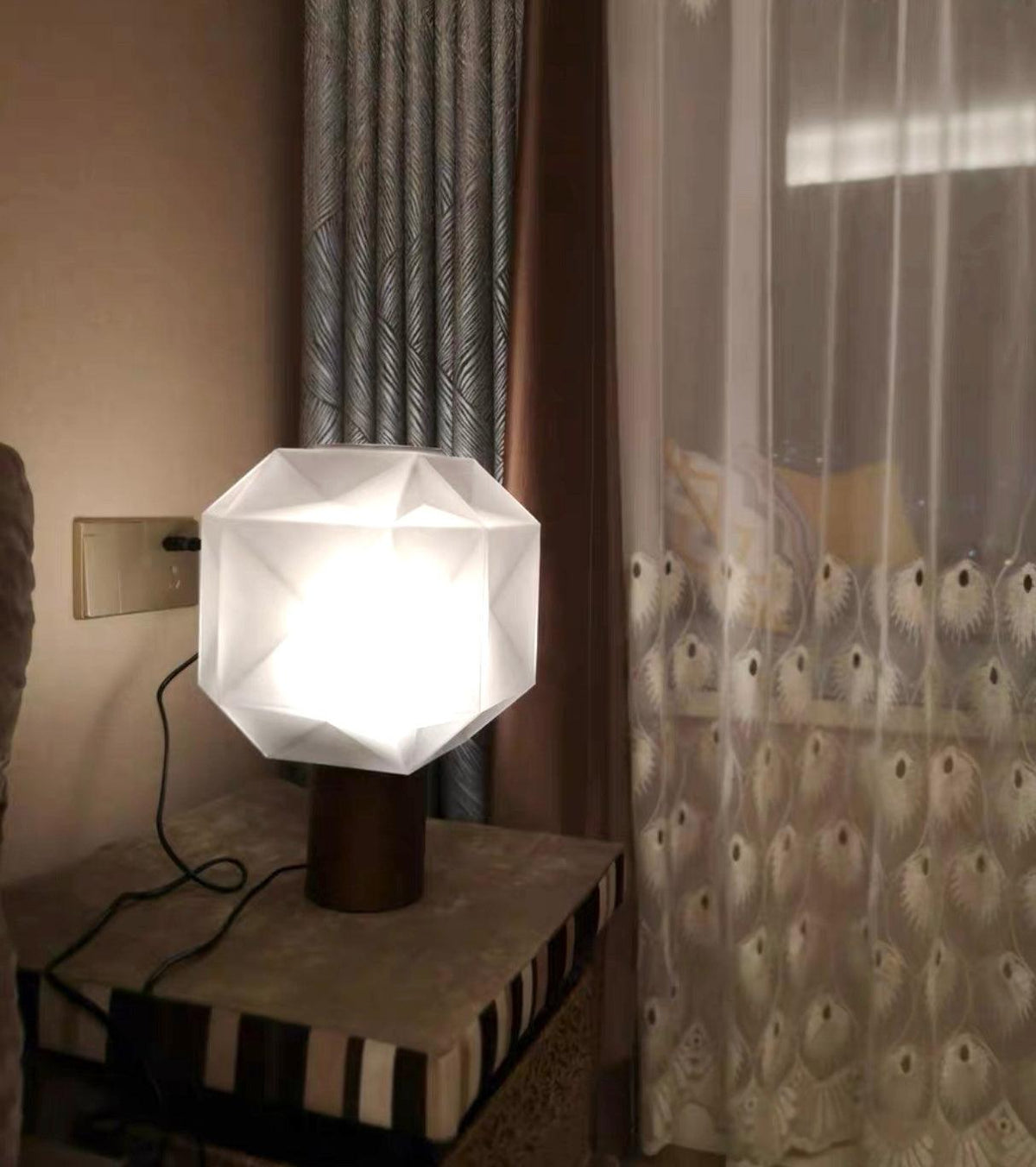Veylin Table Lamp