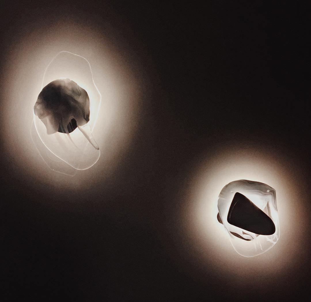 Wuvitos Artistic Black Glass Wall Lamp