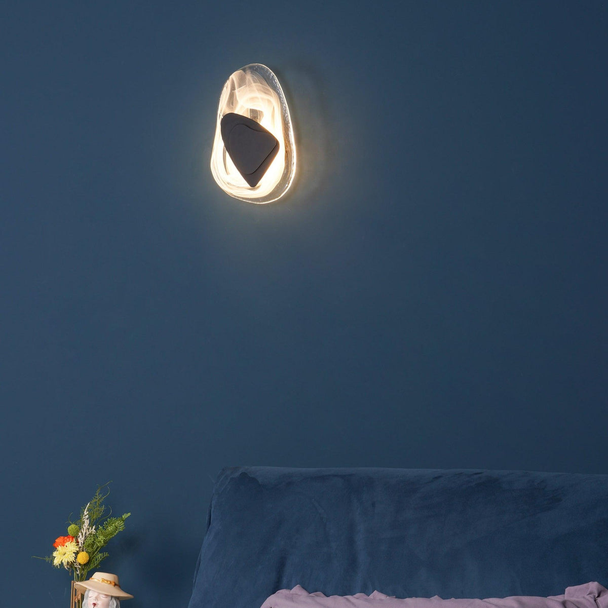 Wuvitos Artistic Black Glass Wall Lamp