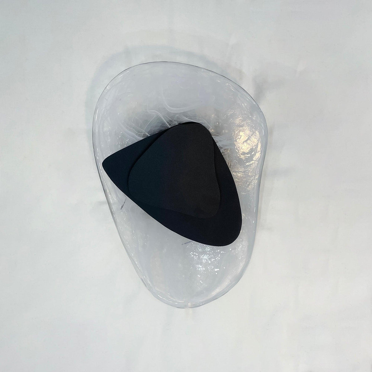 Wuvitos Artistic Black Glass Wall Lamp