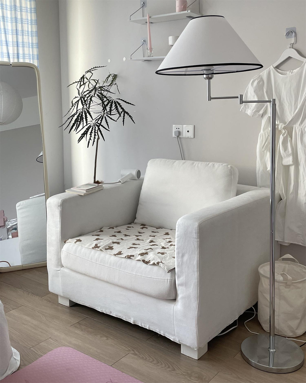 Rivaleria Floor Lamp