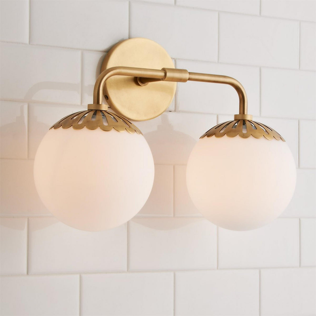 Pagumik Globe Glass Wall Lamp