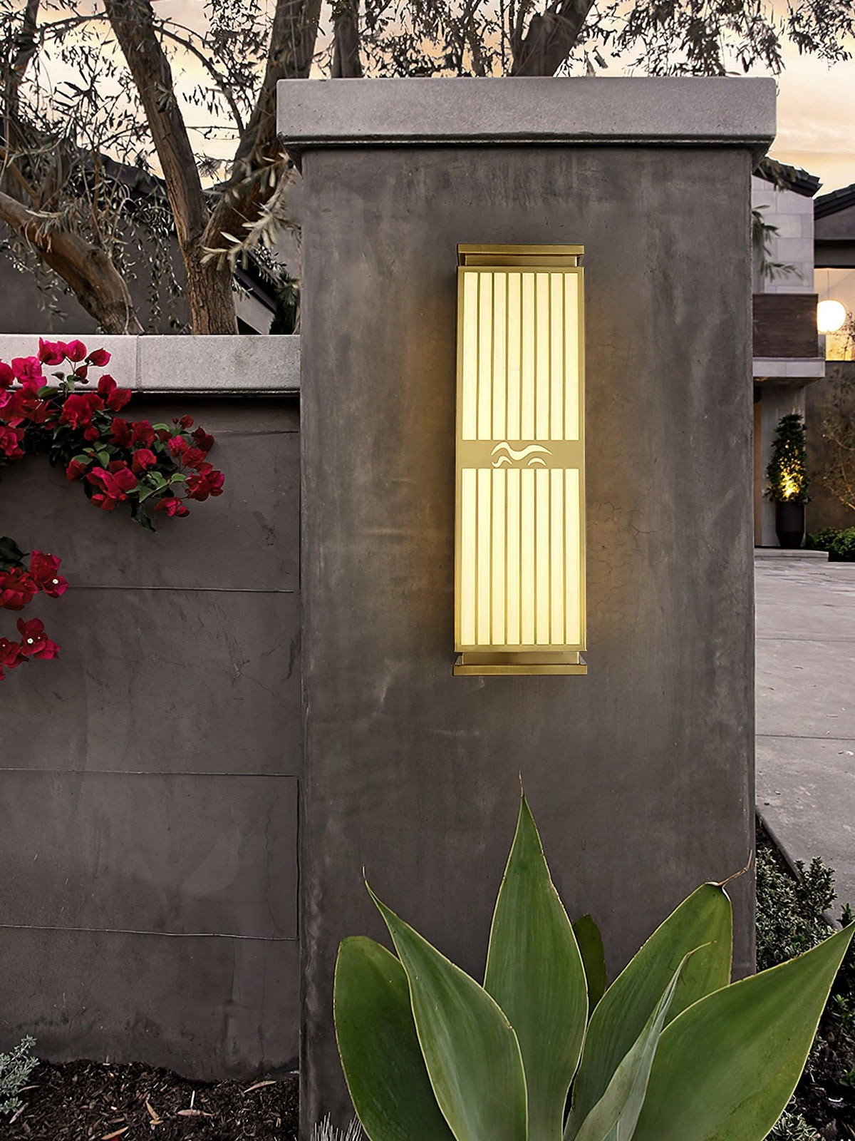 Liorenaria Outdoor Wall Light