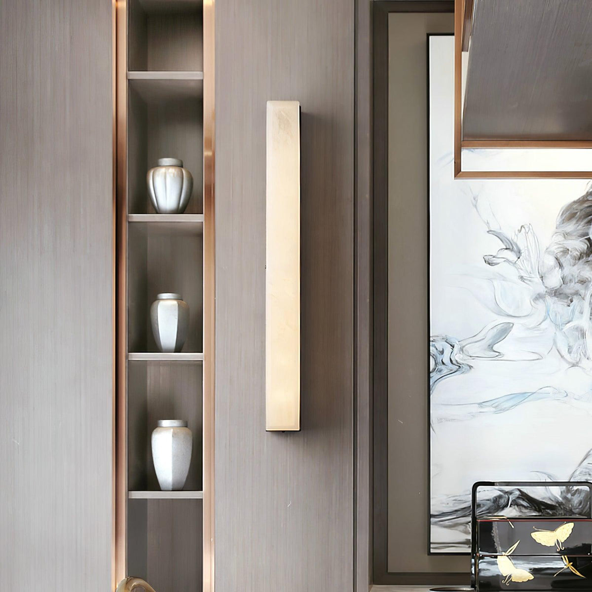 Menepuk Linear Brass Alabaster Wall Lamp