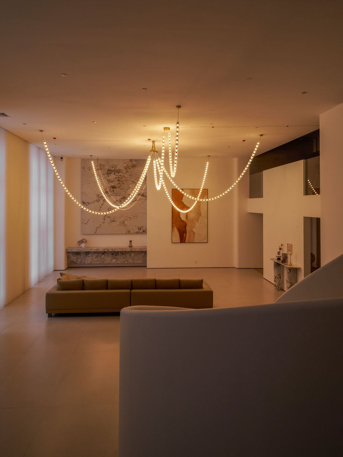 Nexus Gold Crystal Chandelier - 元字段测试