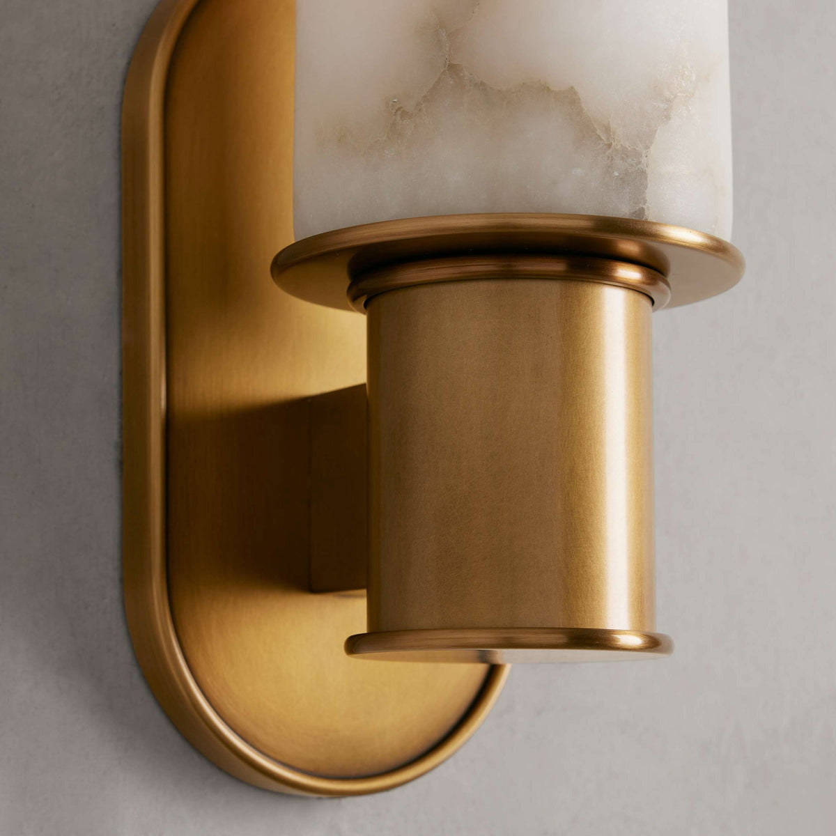 Nivivina Vertical Alabaster Sconce