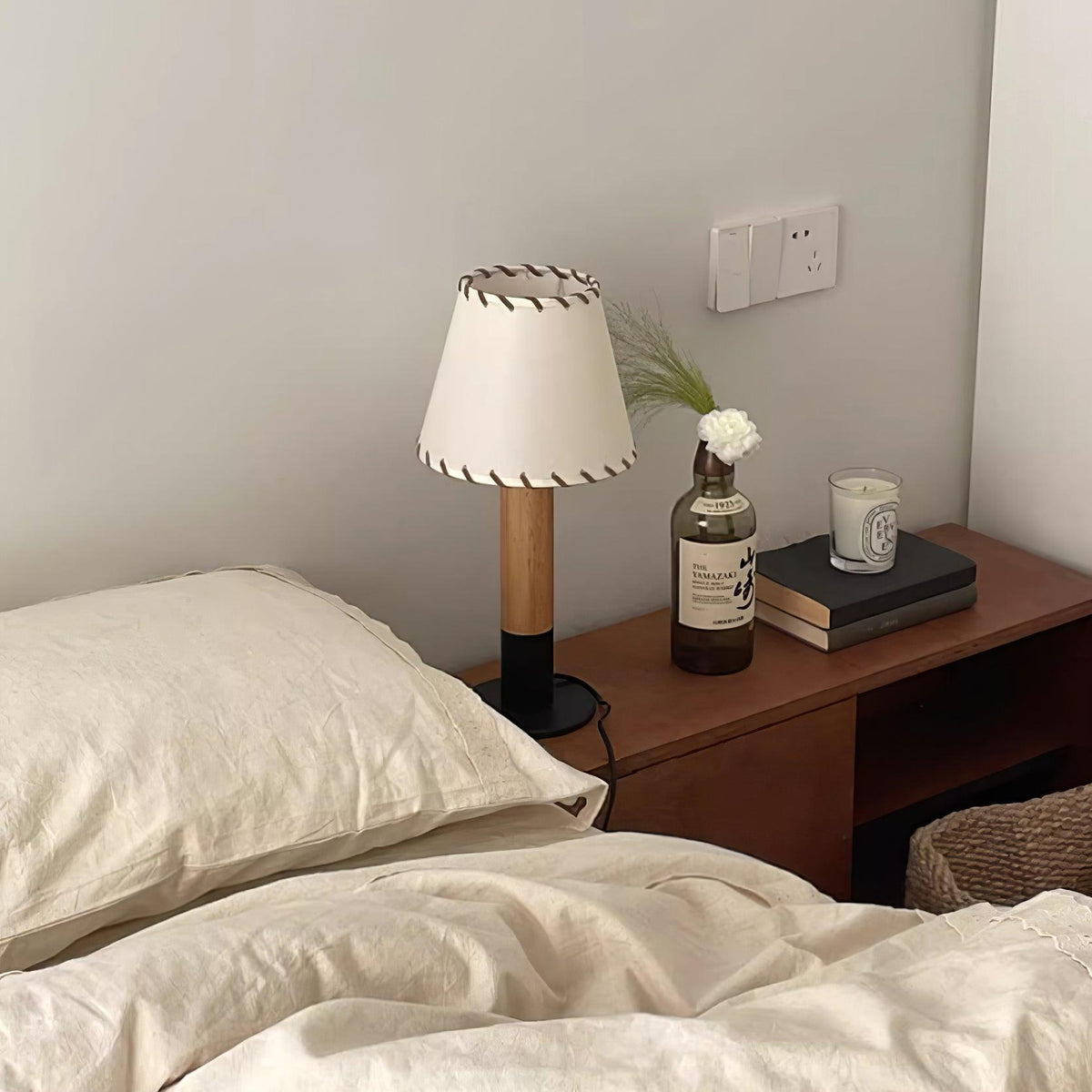 Virainina Table Lamp
