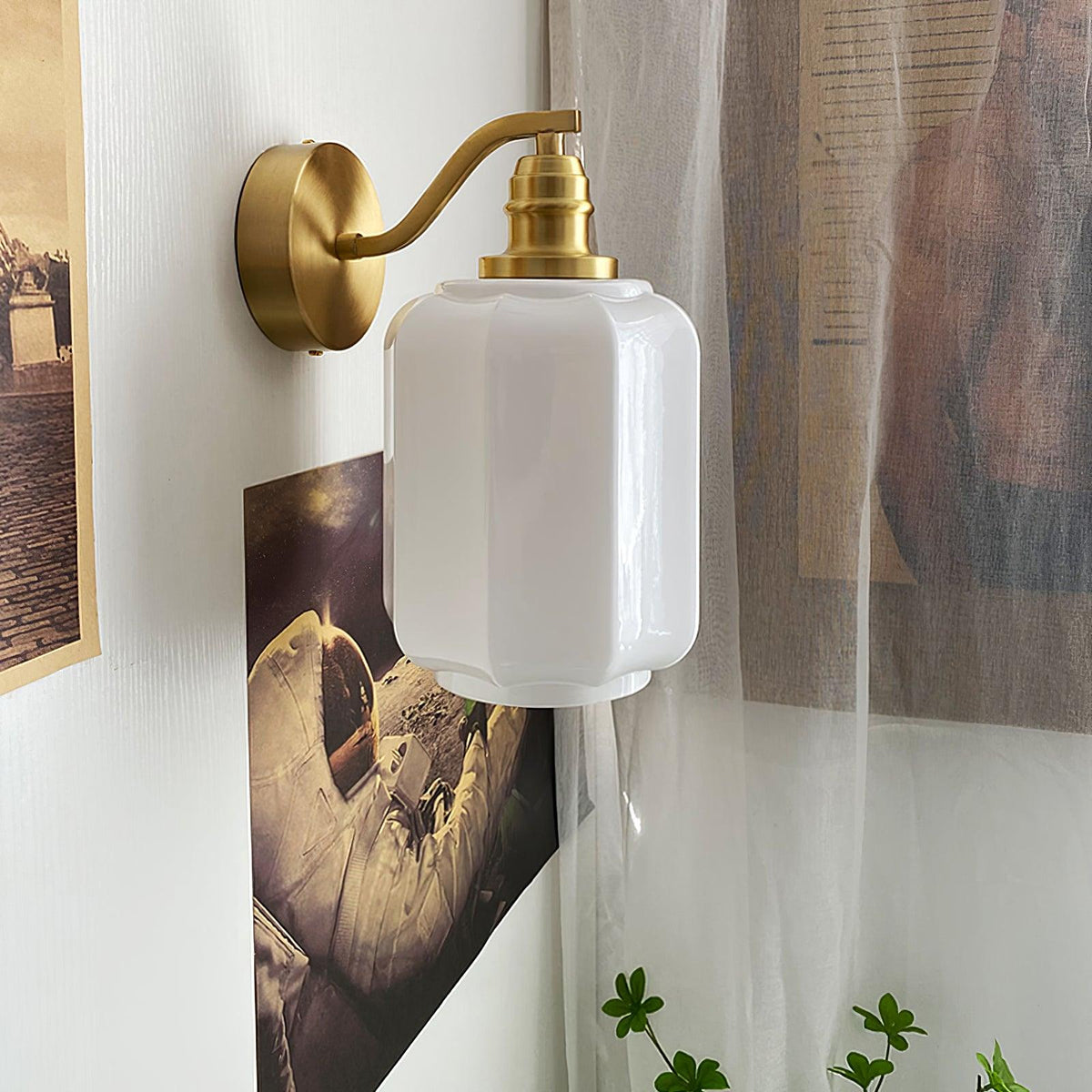 Lokeped Glass Wall Lamp