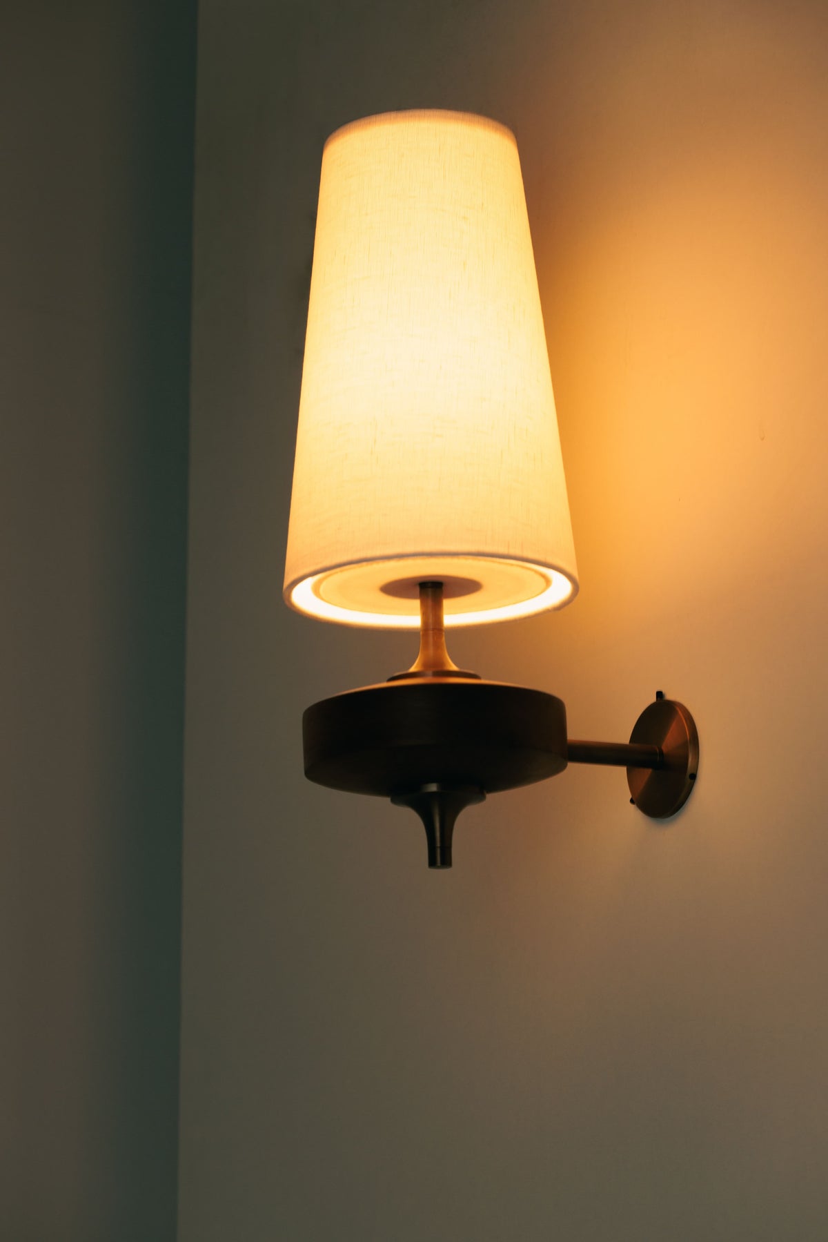 Nydorisra Vintage Antique Brass Wall Lamp-Relic Pieces