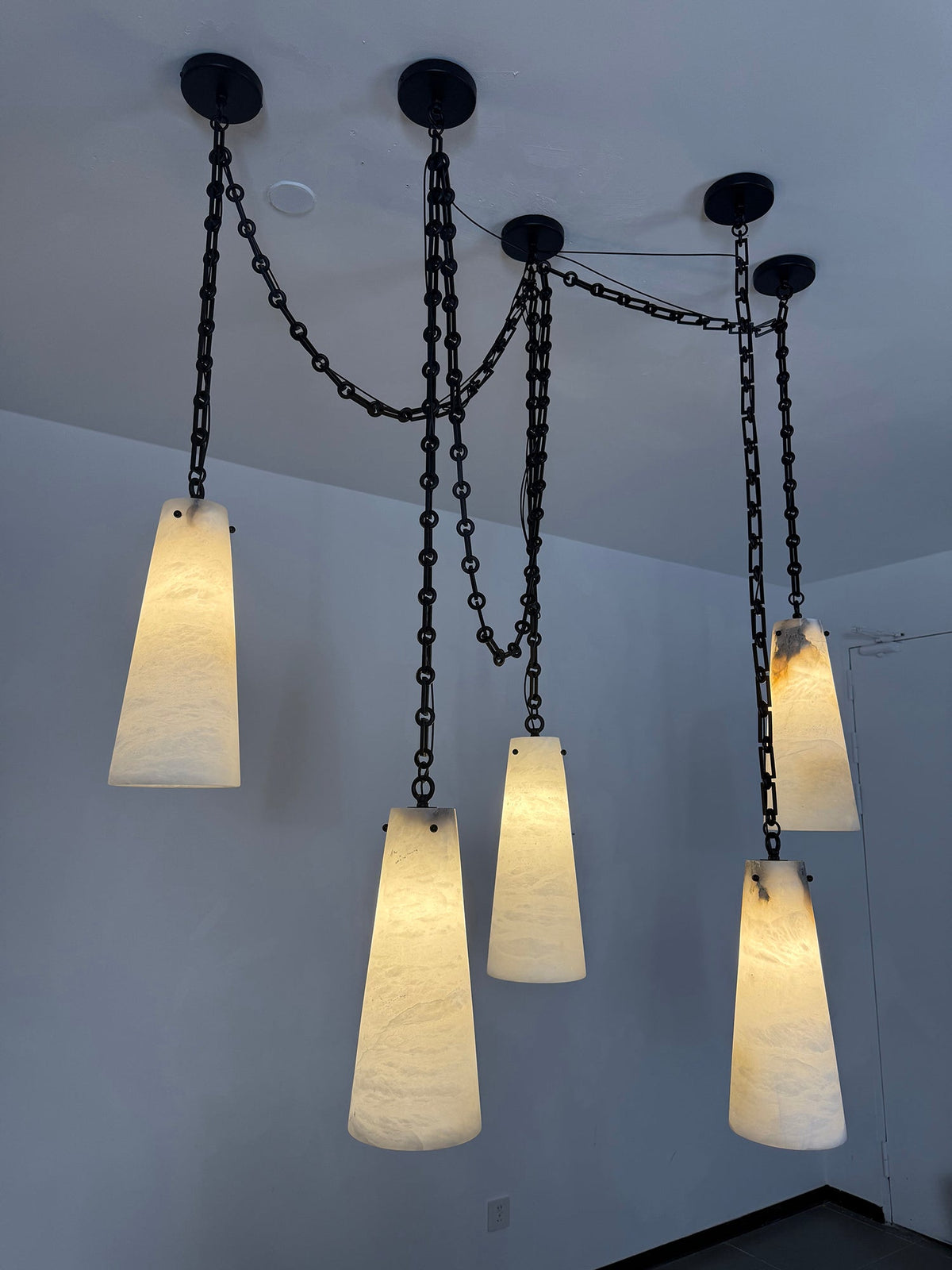 Teriisira Industrial Cascade Chain Chandelier