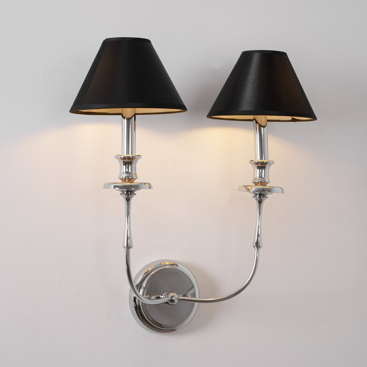 Viraarine Wall Lamp