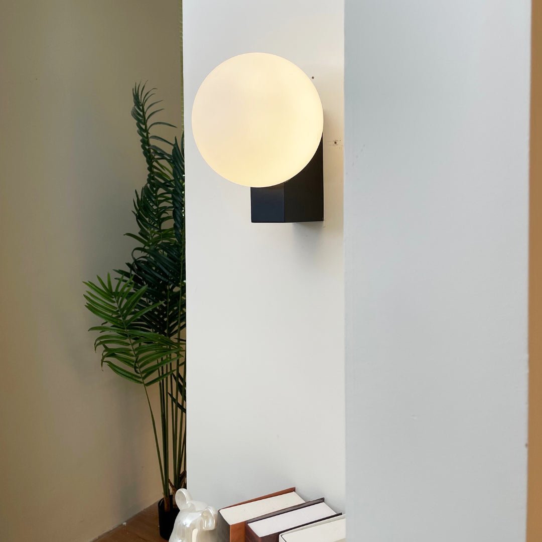 Vantheir Wall Lamp