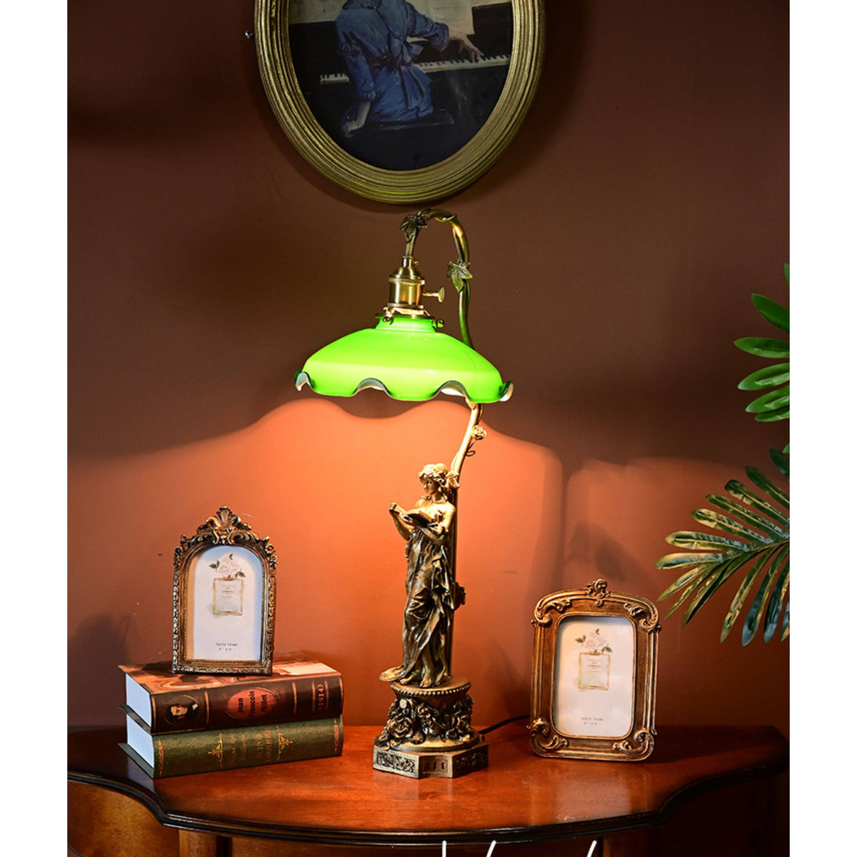 Petalo Lady Statue Glass Table Lamp