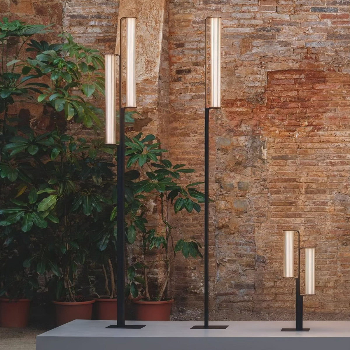 Reldax Arc Outdoor Post Lamp