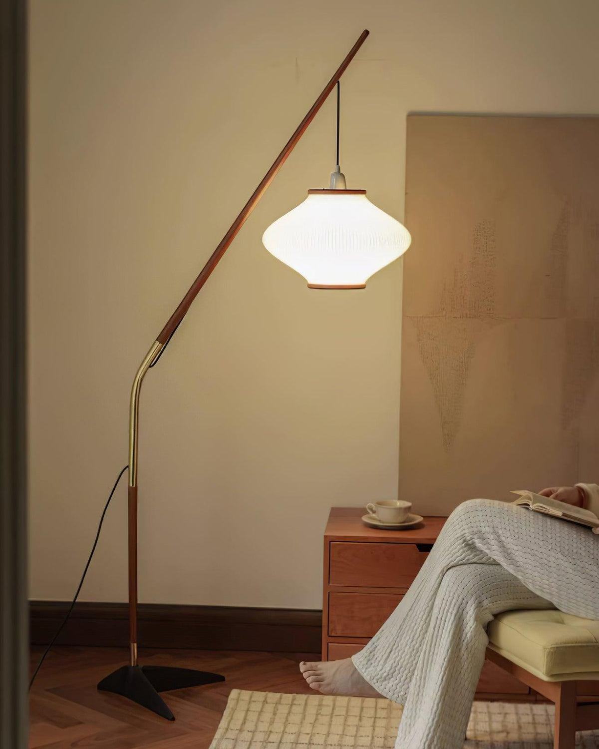 Elairira Floor Lamp