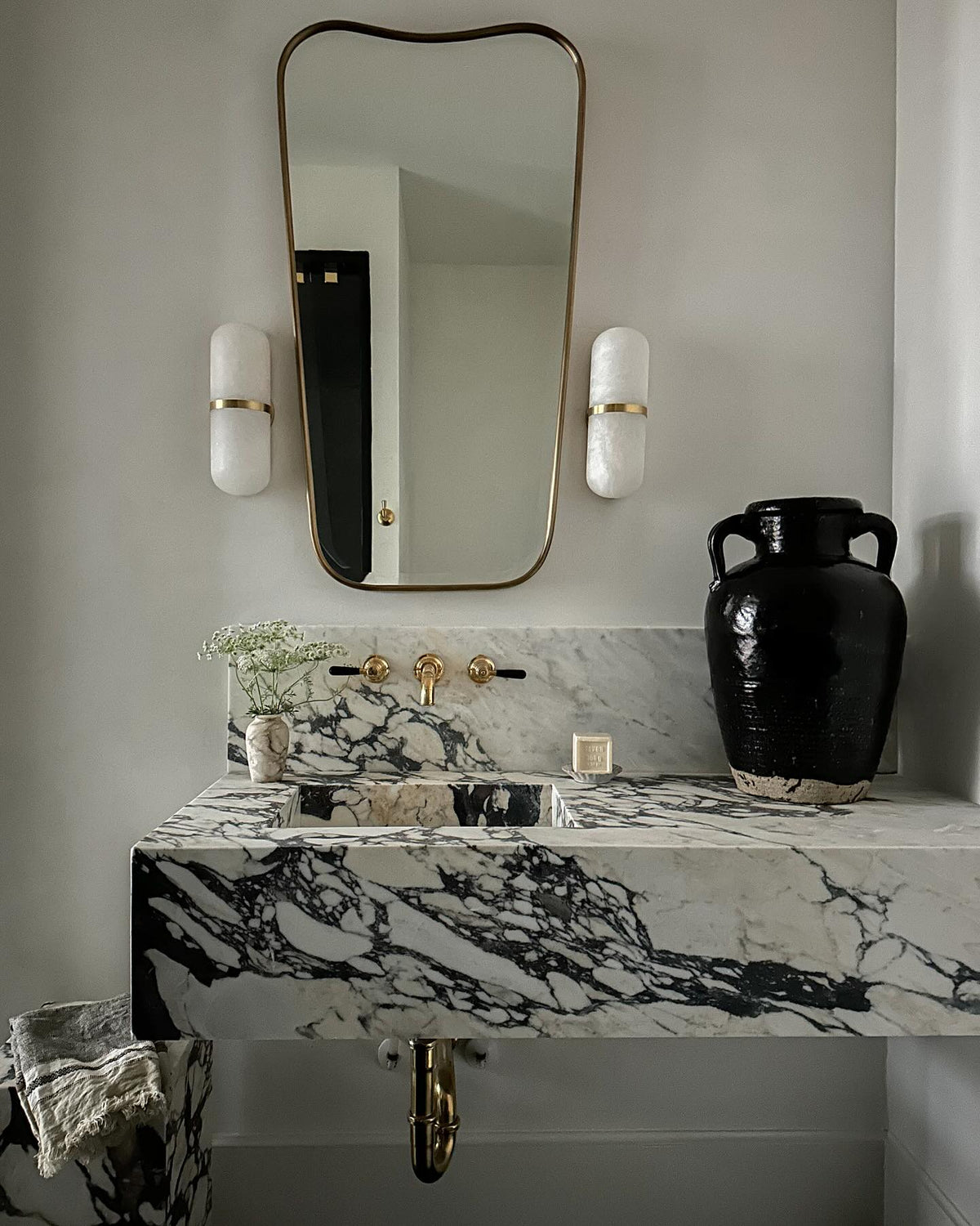 Albanora Pill Form Alabaster Sconce Wall Lamp