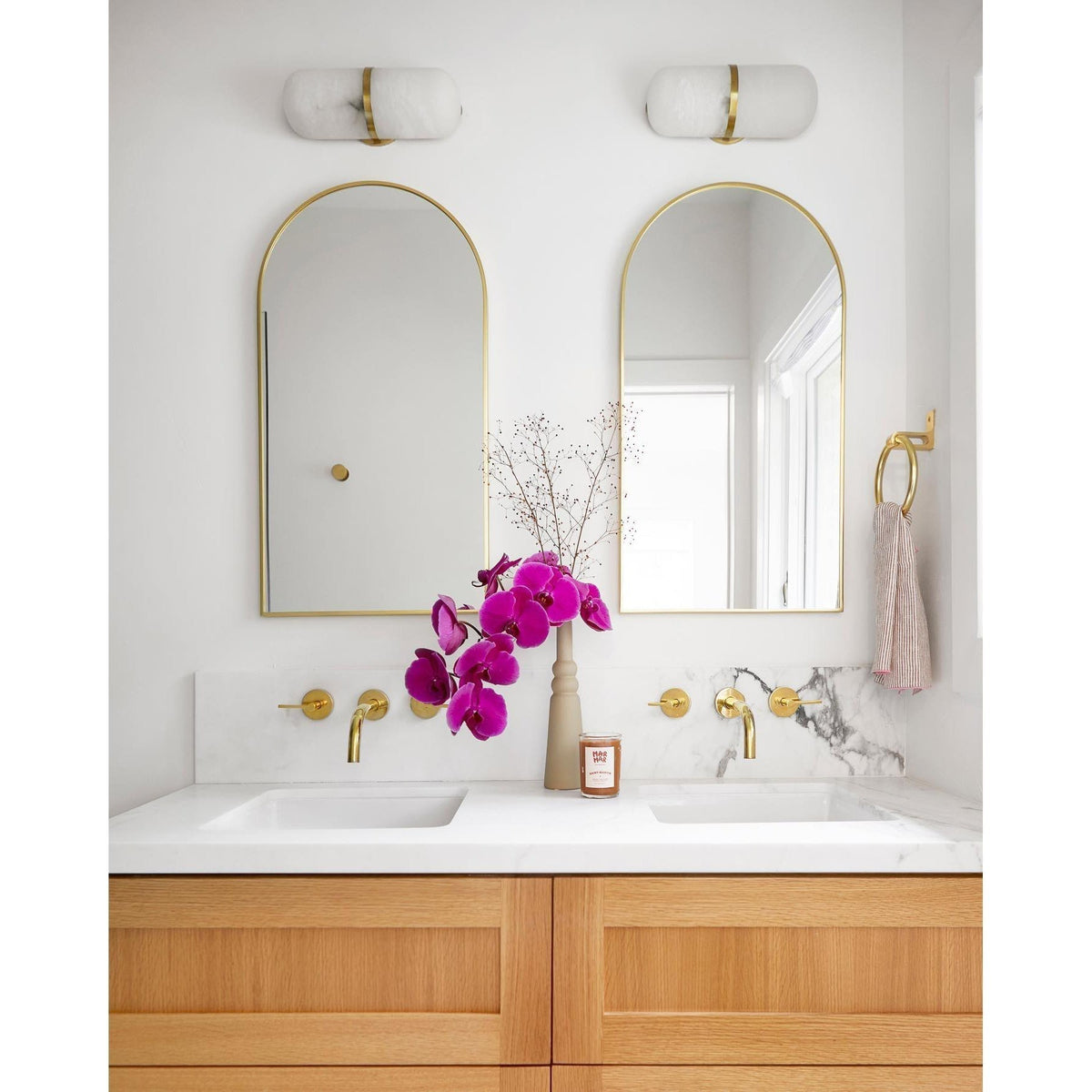 Albanora Pill Form Alabaster Sconce Wall Lamp