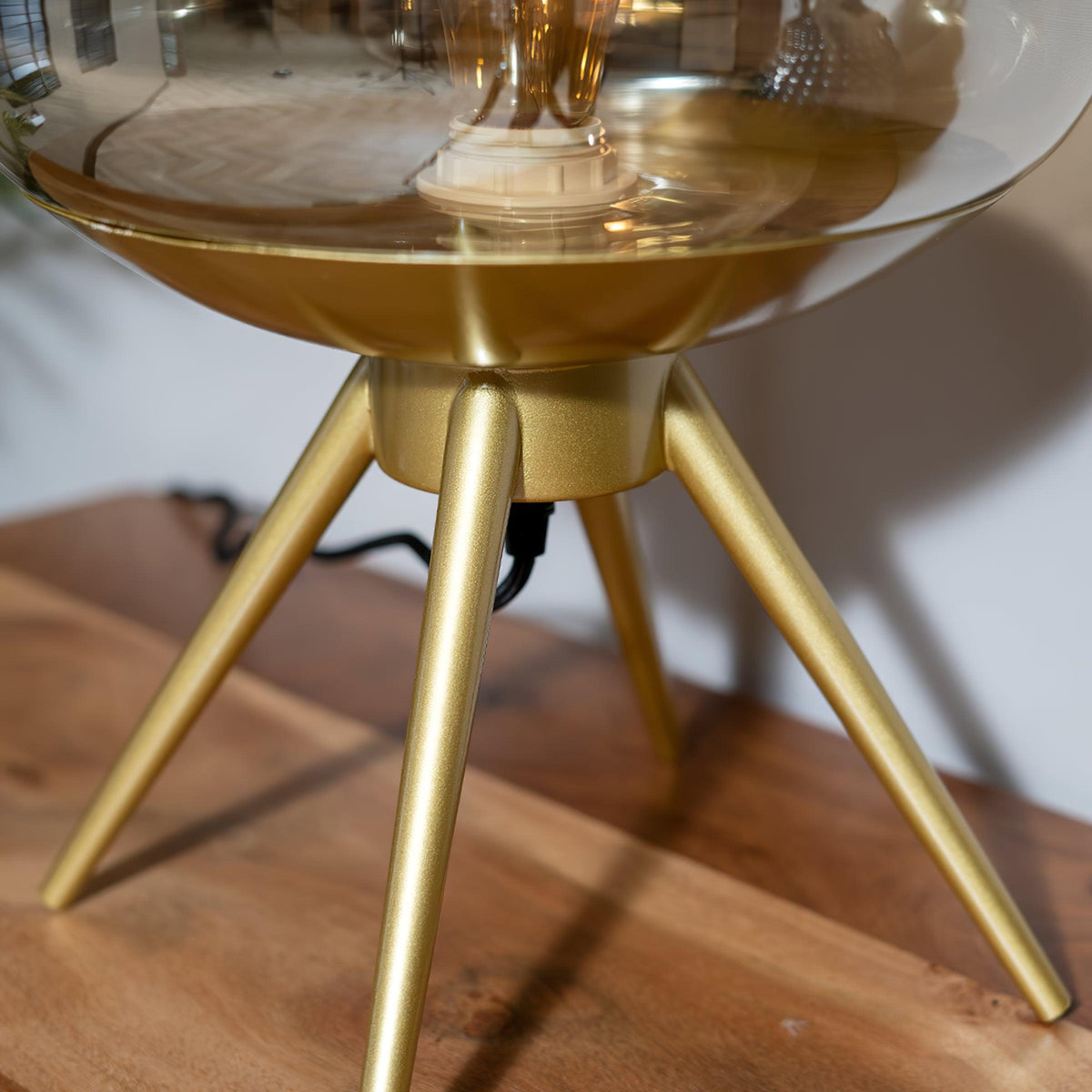 Lumaira Moda Table Lamp