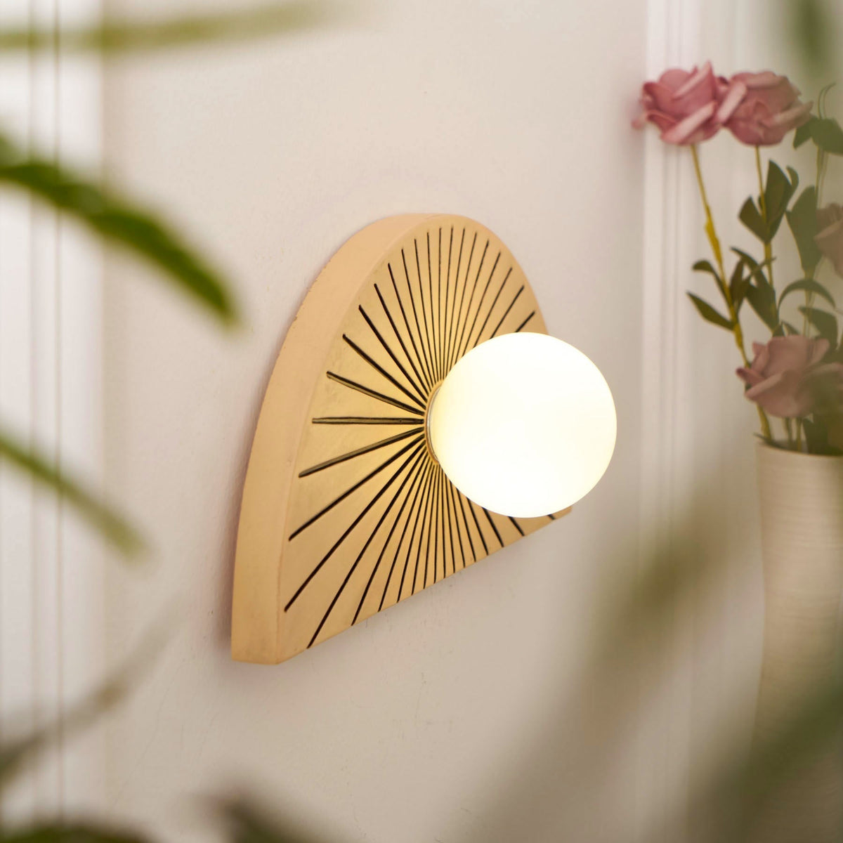 Celaelle Resin Glass Wall Lamp