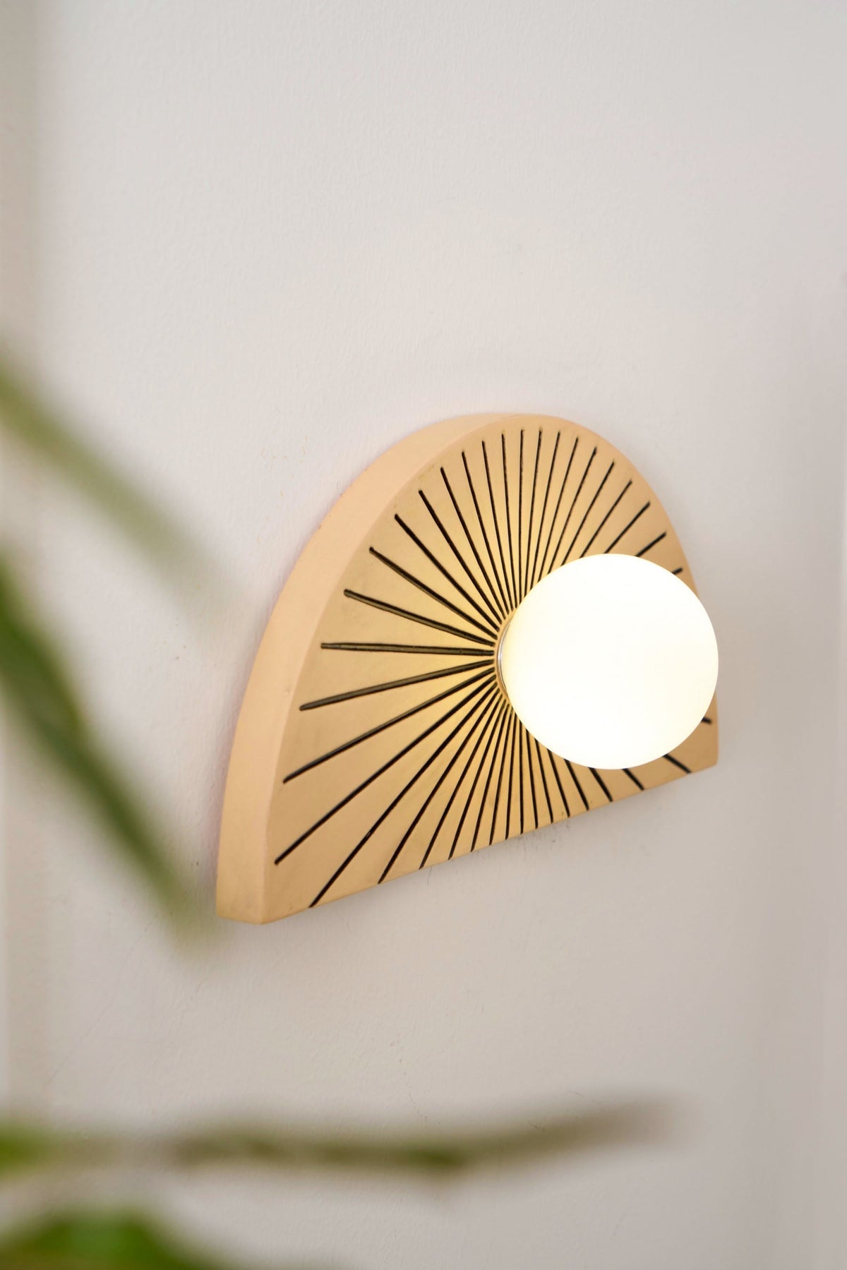 Celaelle Resin Glass Wall Lamp